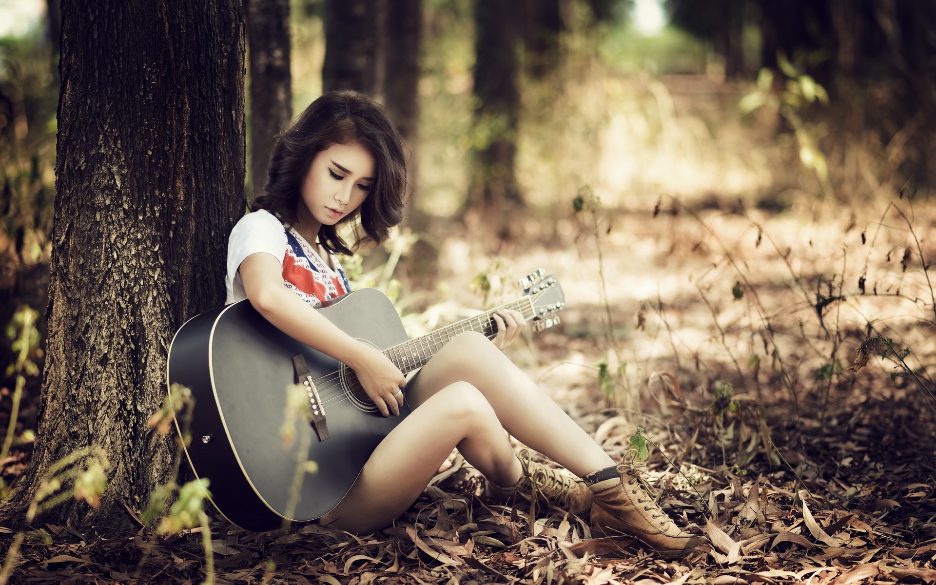 Wallpapers girl forest guitar on the desktop