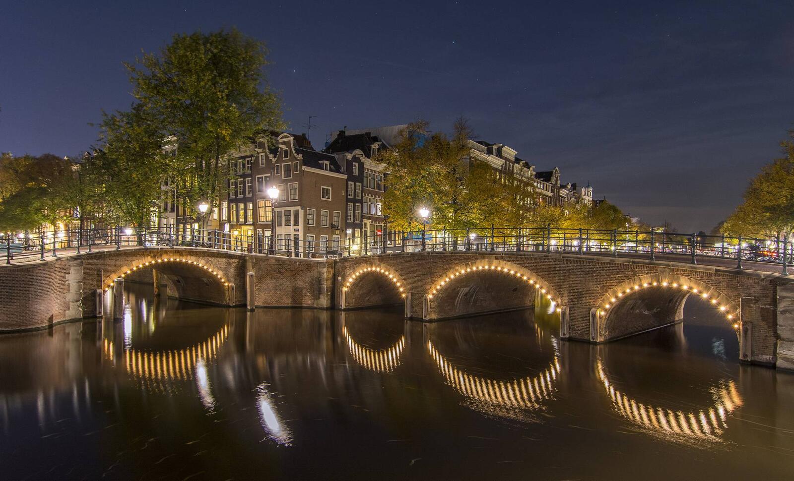 Обои столица и крупнейший город нидерландов панорама темно на рабочий стол