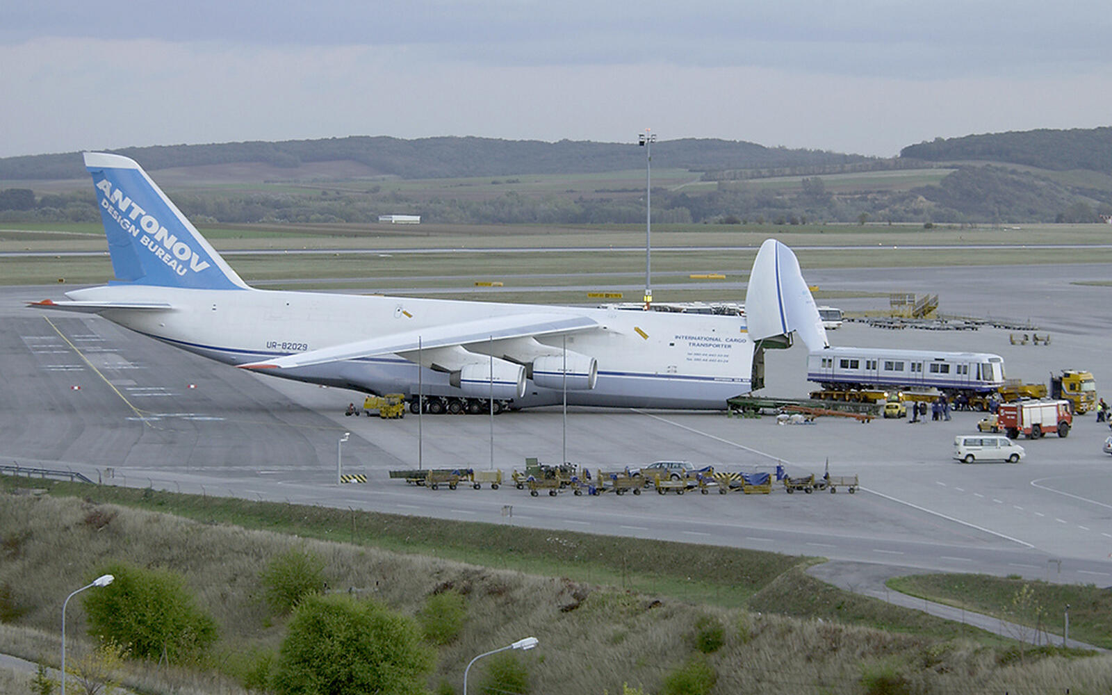 Wallpapers airfield cargo plane loading on the desktop
