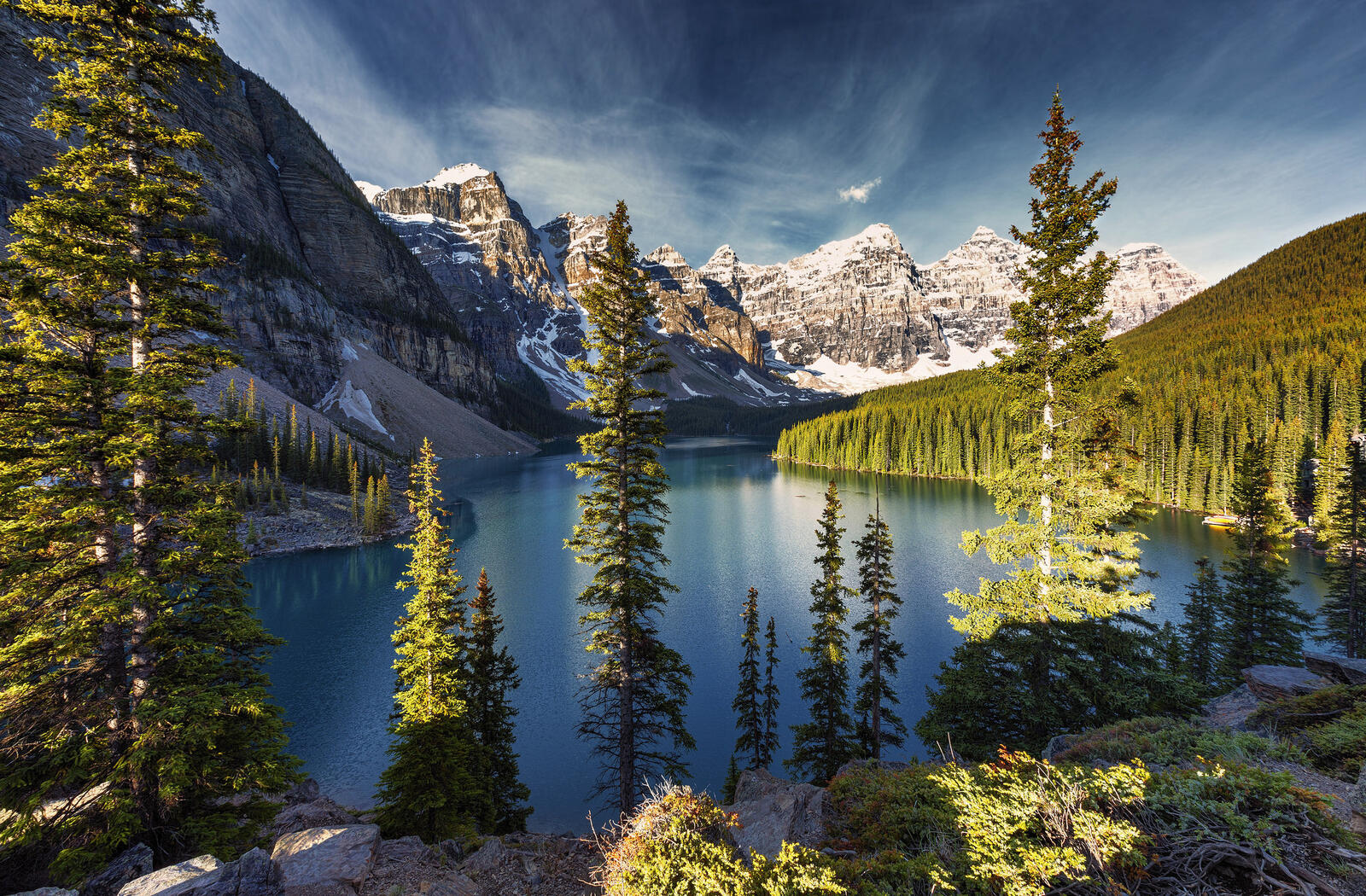 Wallpapers moraine lake lake in the mountains banff national park on the desktop