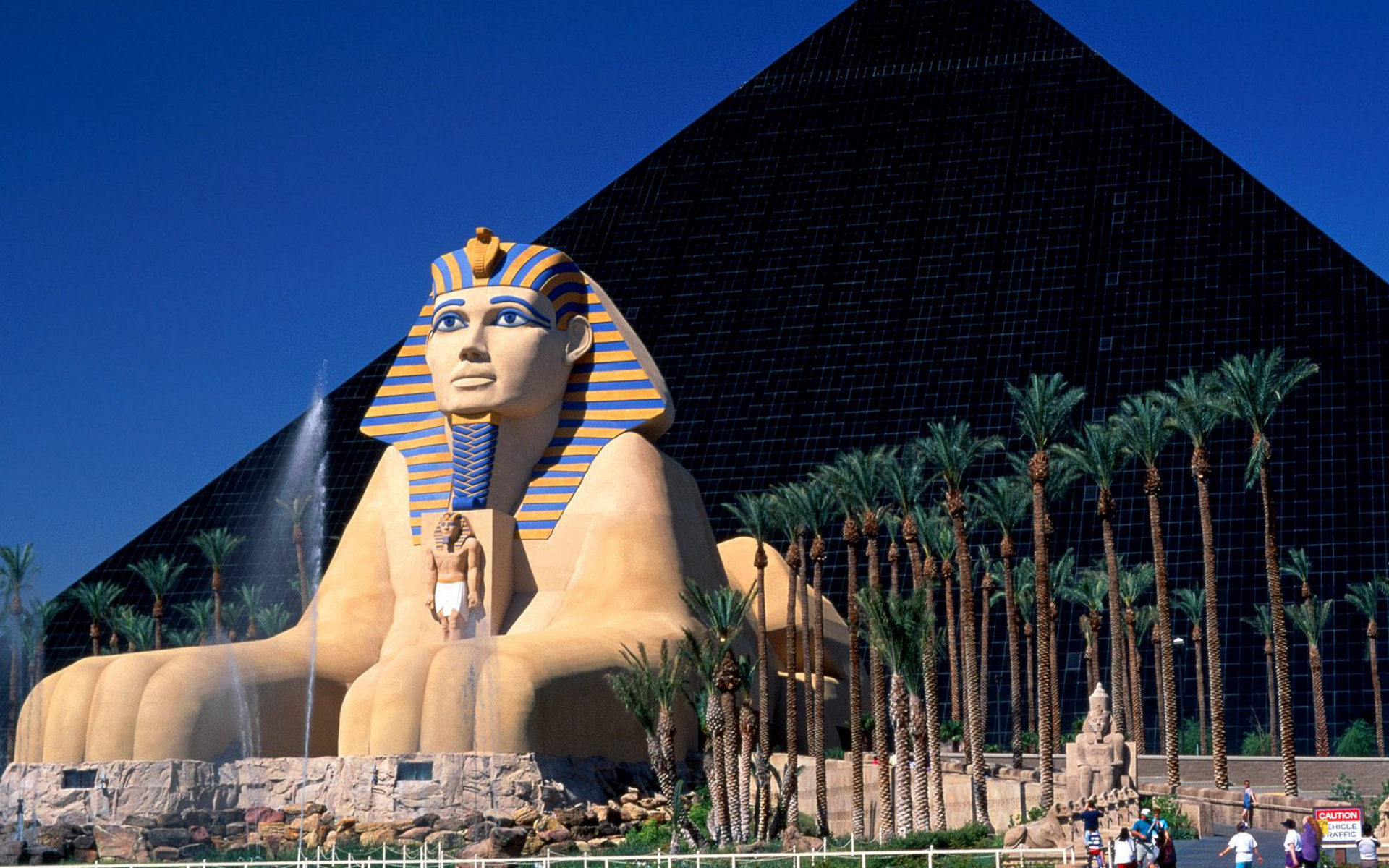 桌面上的壁纸人头狮身 埃及人 金字塔