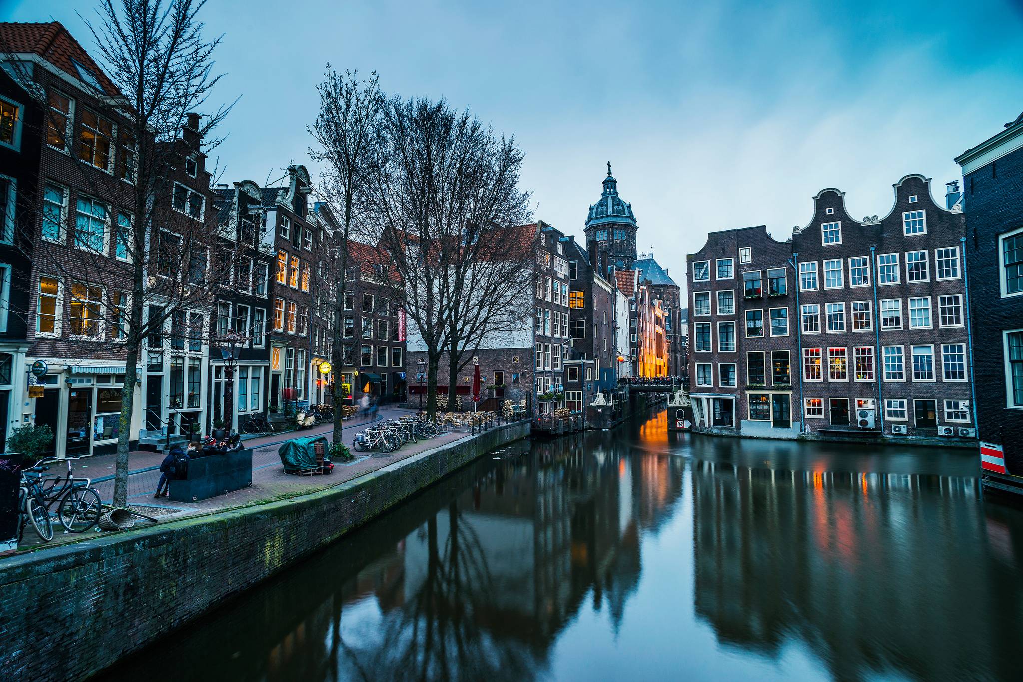 Обои Амстердам расположенный в провинции Северная Голландия панорама Голландии на рабочий стол