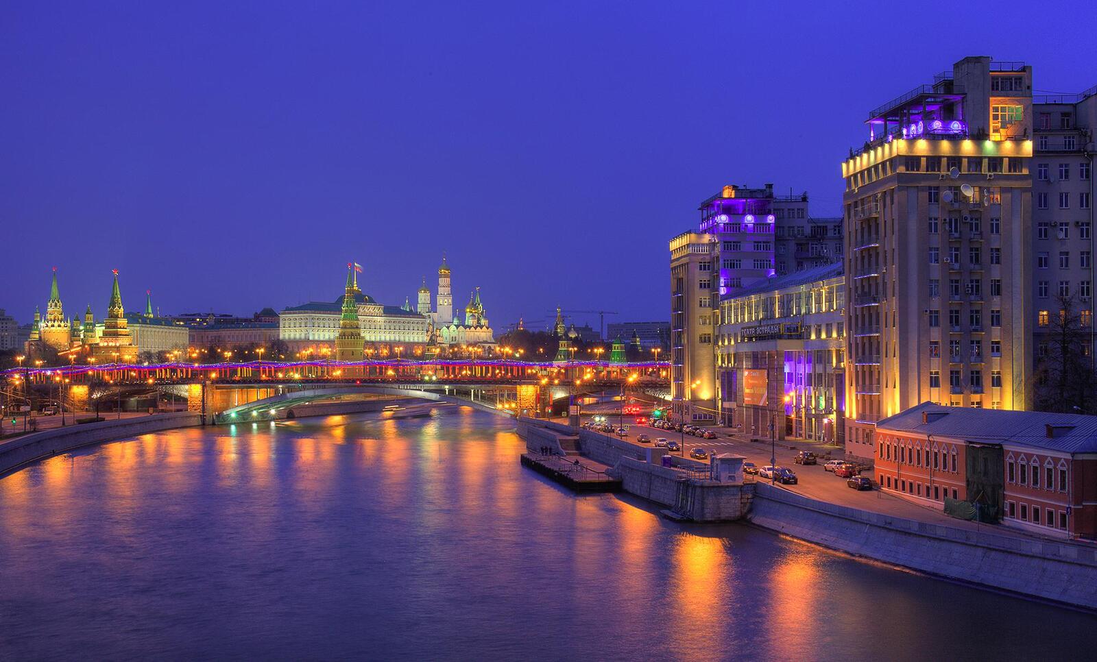 Обои город свет фонарей Москва река на рабочий стол