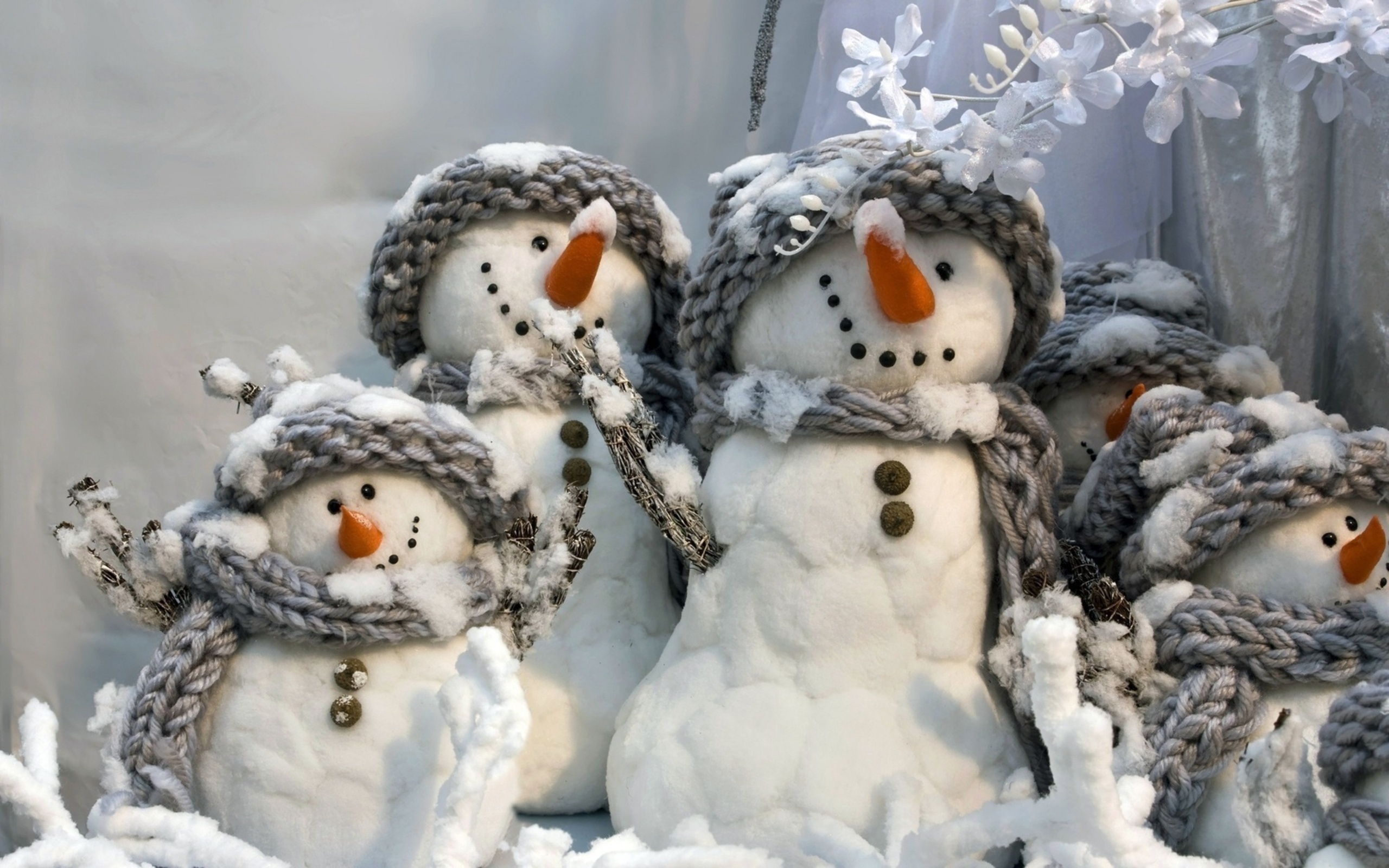 Wallpapers snowmen toys branches on the desktop