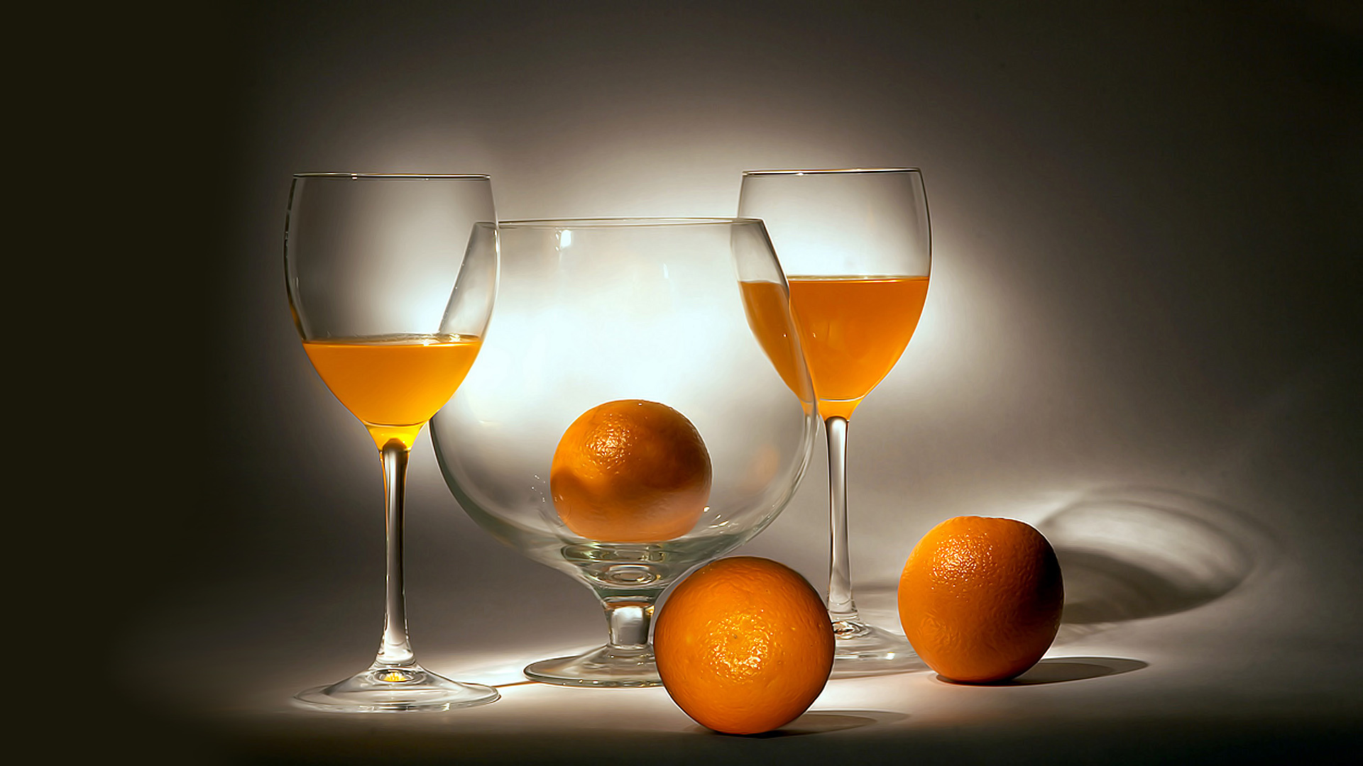 Wallpapers orange juice oranges glasses on the desktop