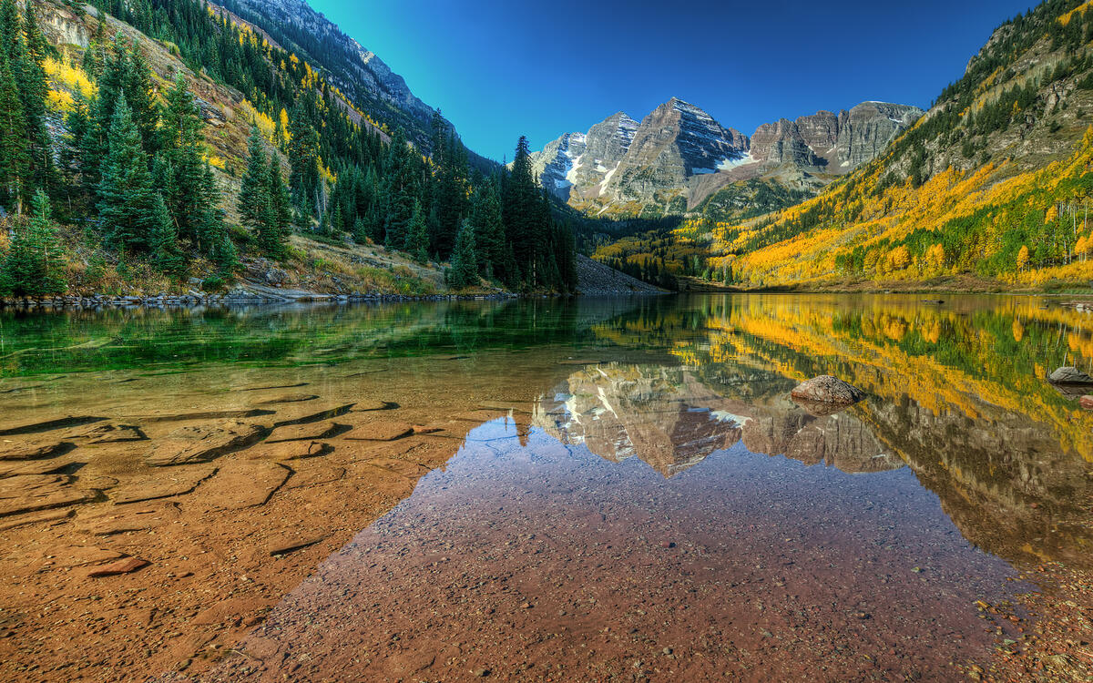 A clear lake in the mountains