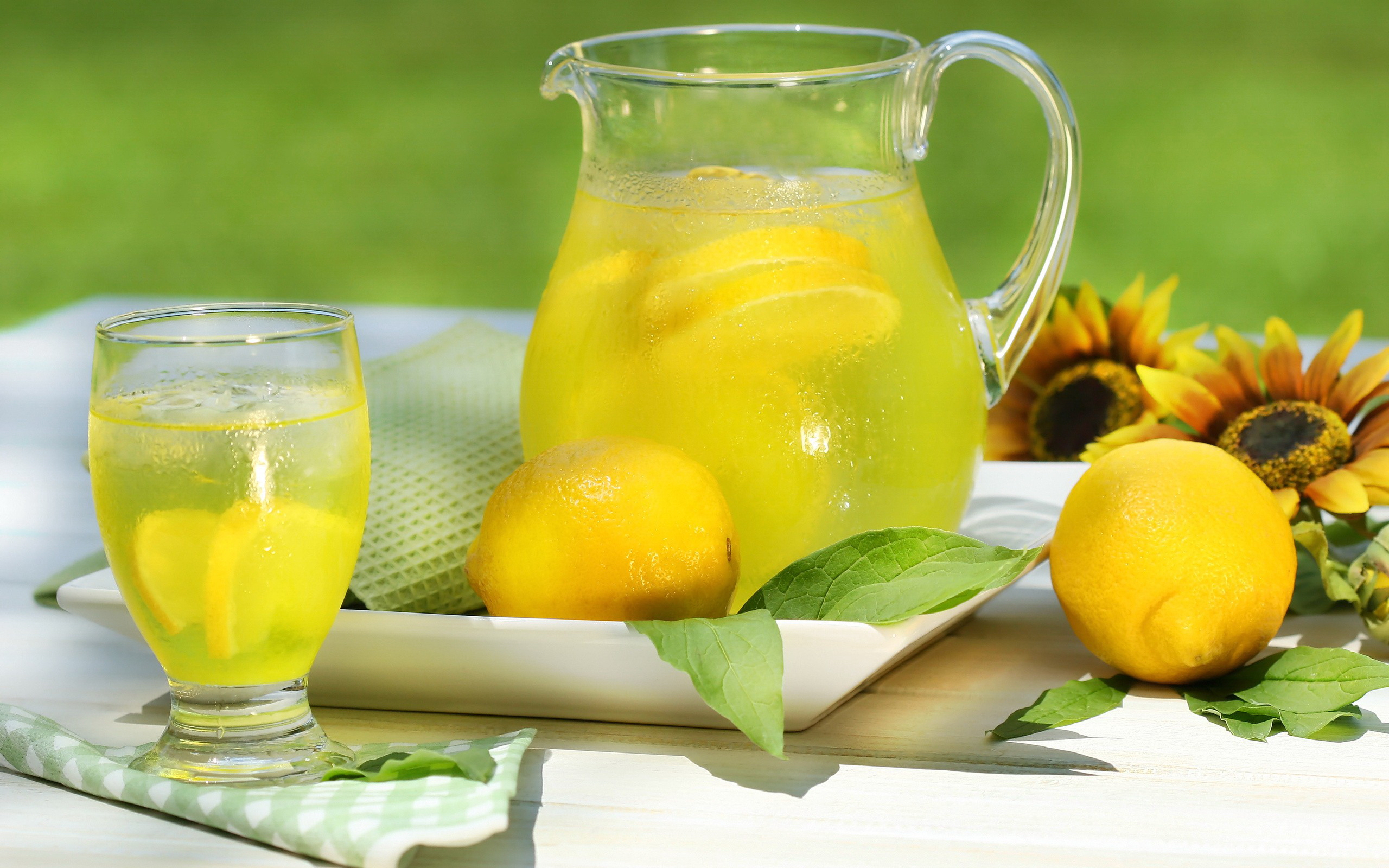 Обои лимон сок дольки на рабочий стол