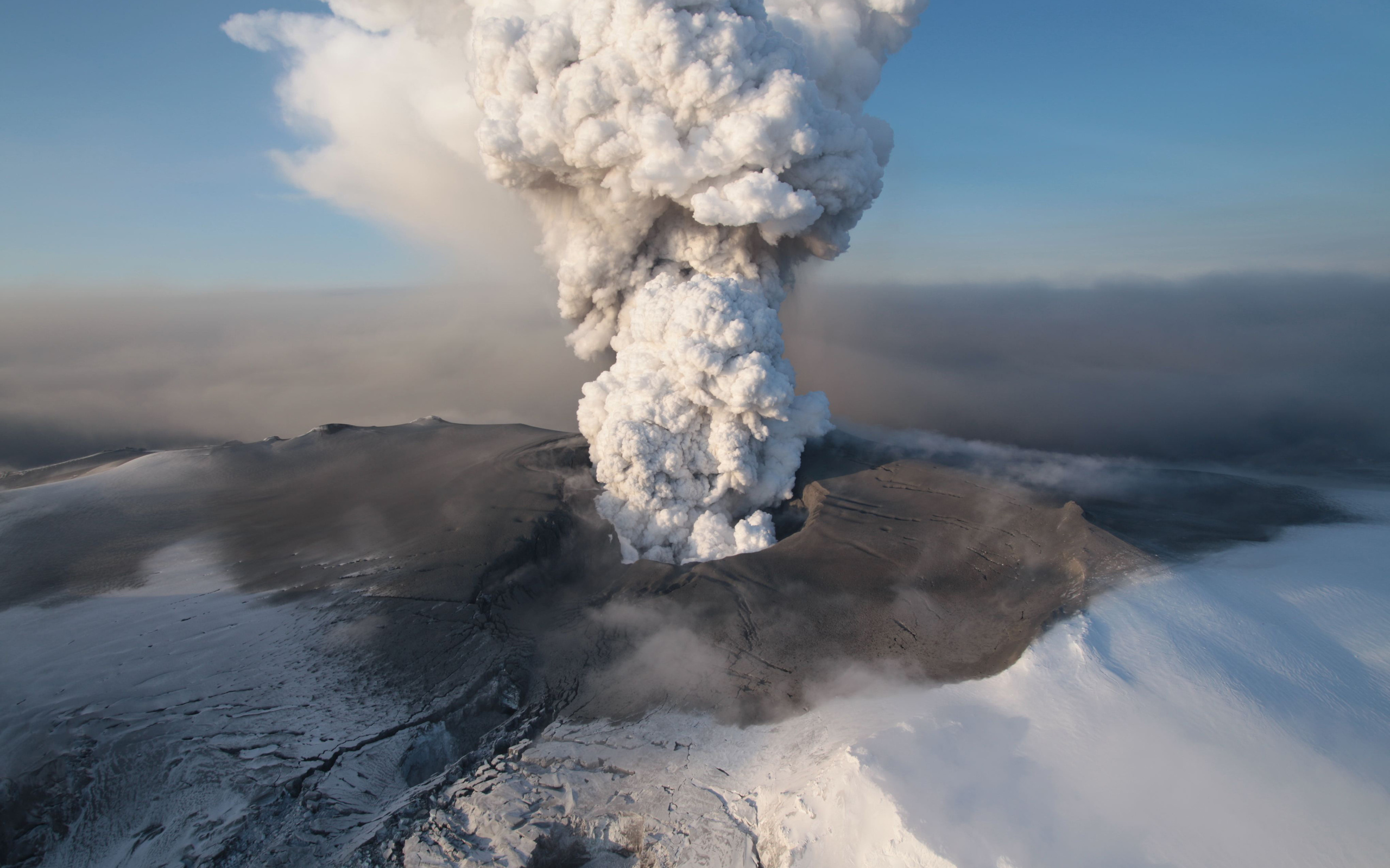 Обои вулкан выброс пепел на рабочий стол