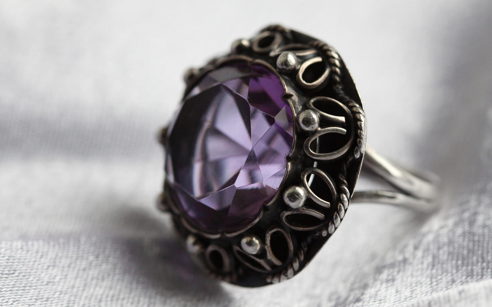 Wallpapers ring jewelry stone amethyst on the desktop
