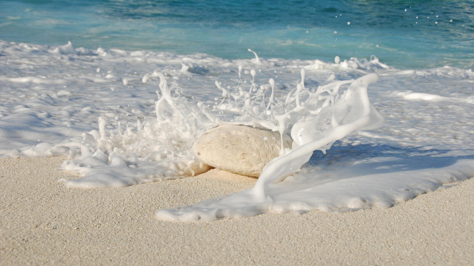桌面上的壁纸海滩 沙子 泡沫