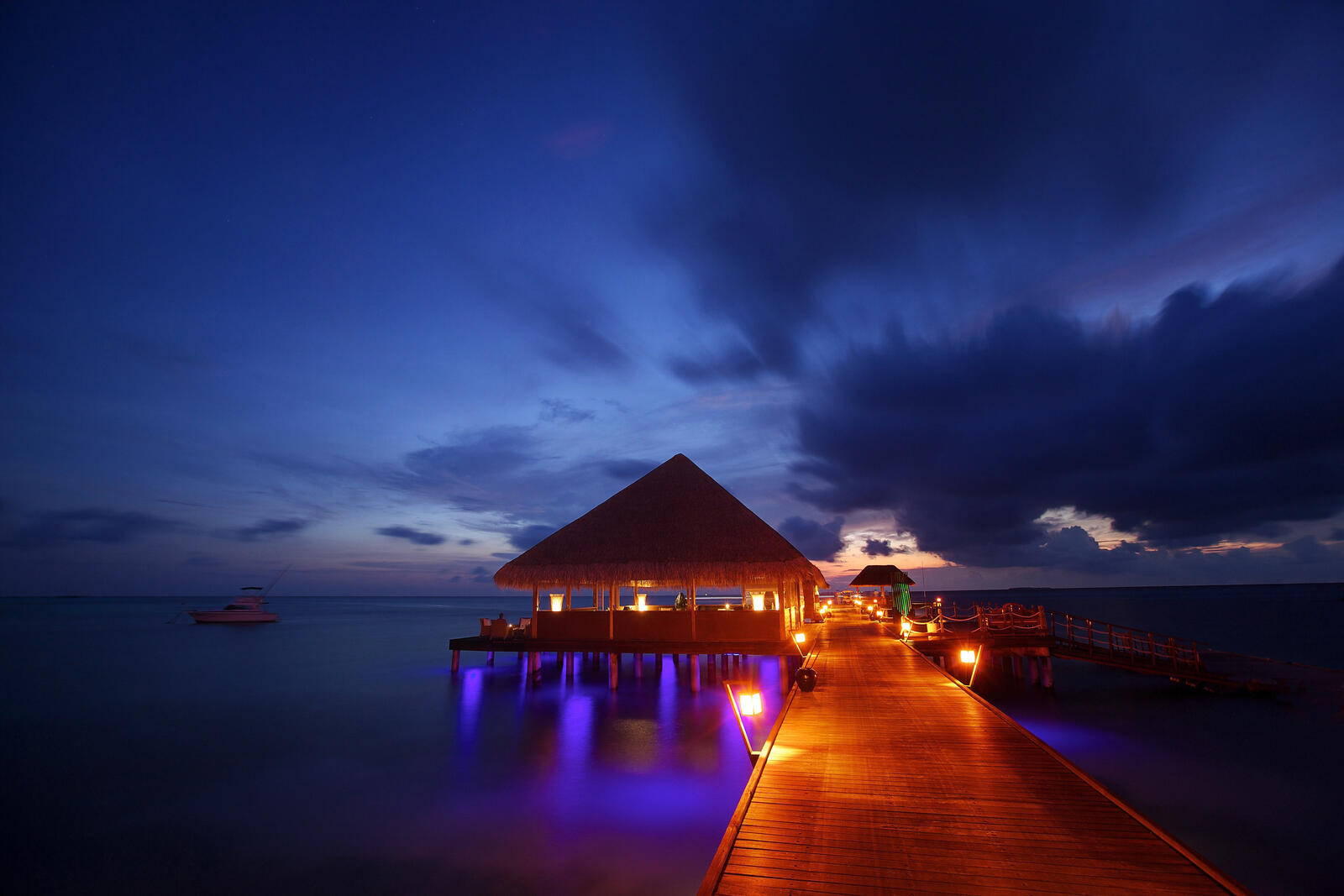 Обои море Мальдивы вечер на рабочий стол