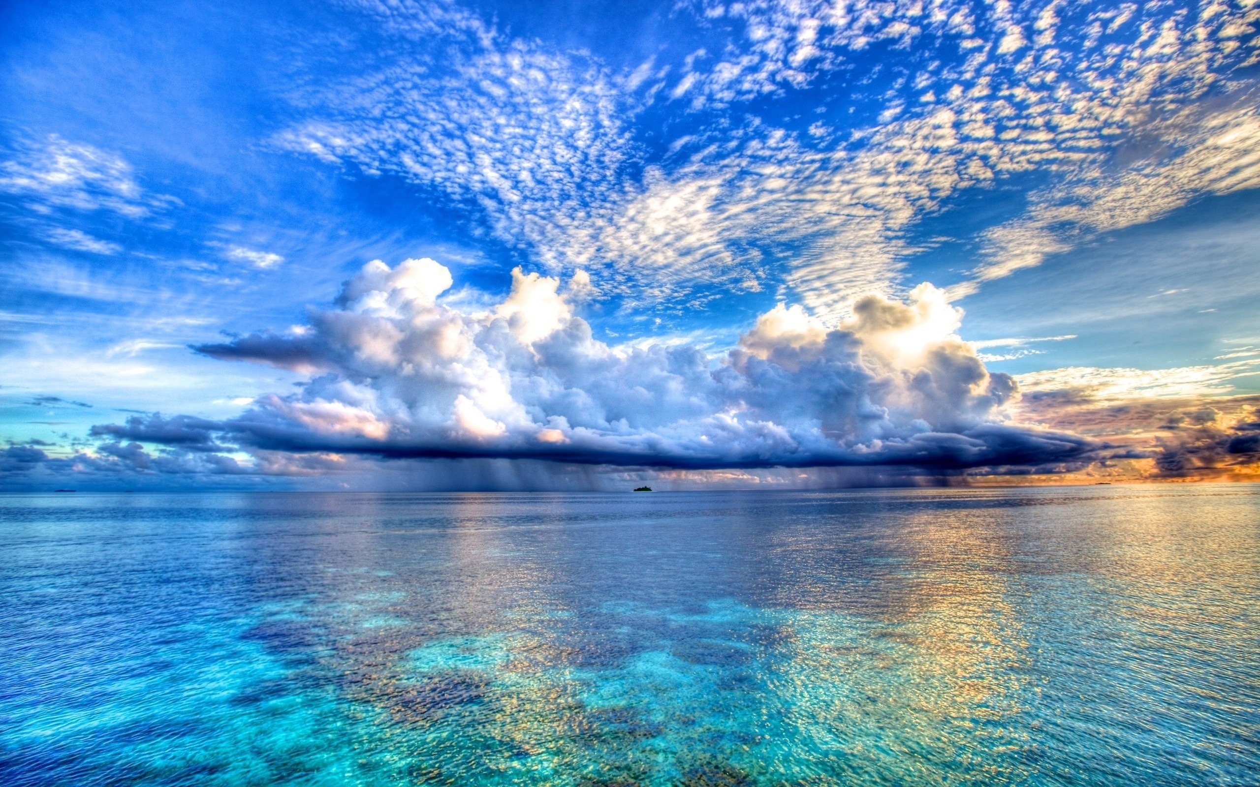 Бесплатное фото Прозрачная голубая вода на мальдивах