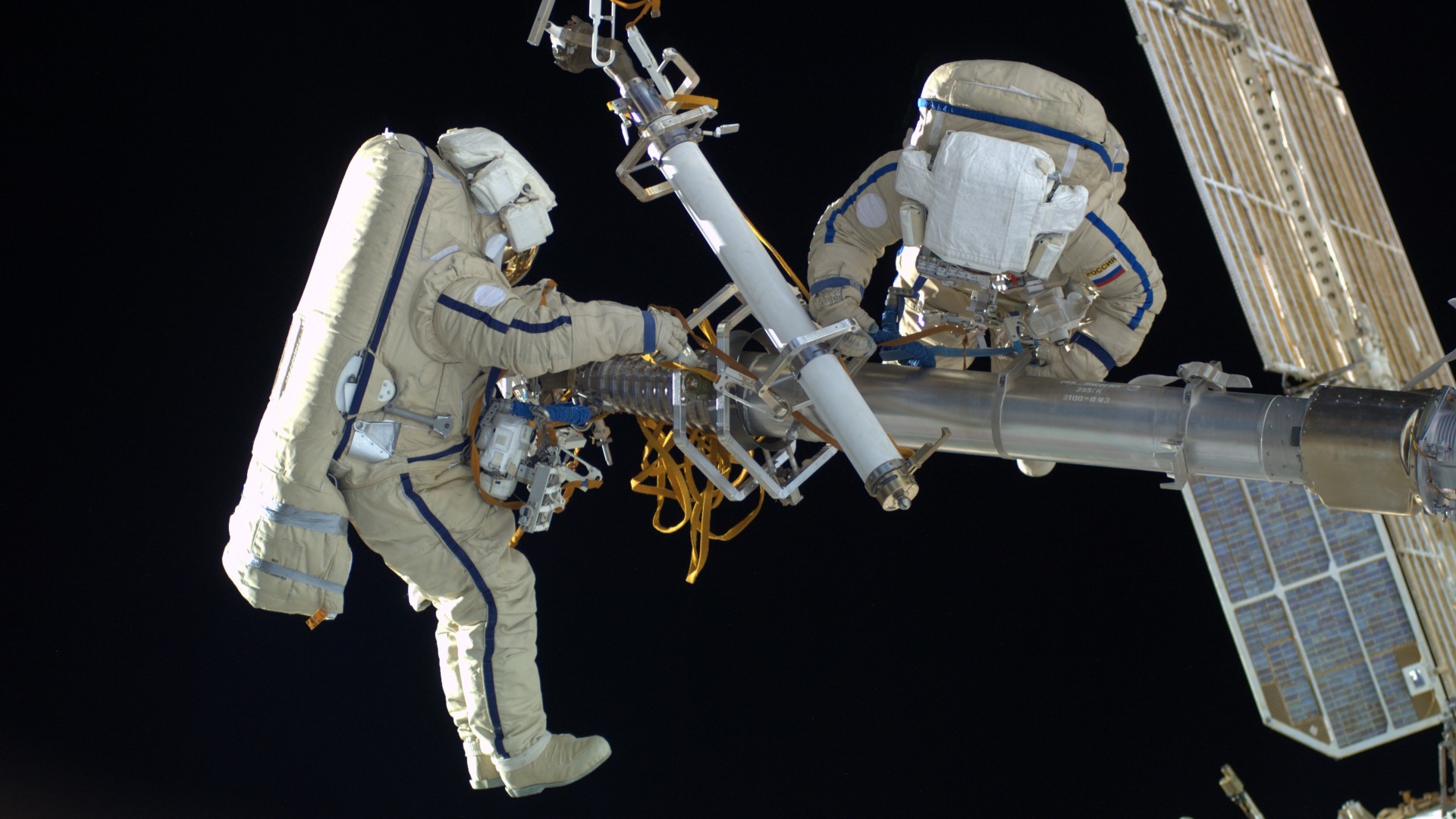 Обои космонавты два ремонт на рабочий стол