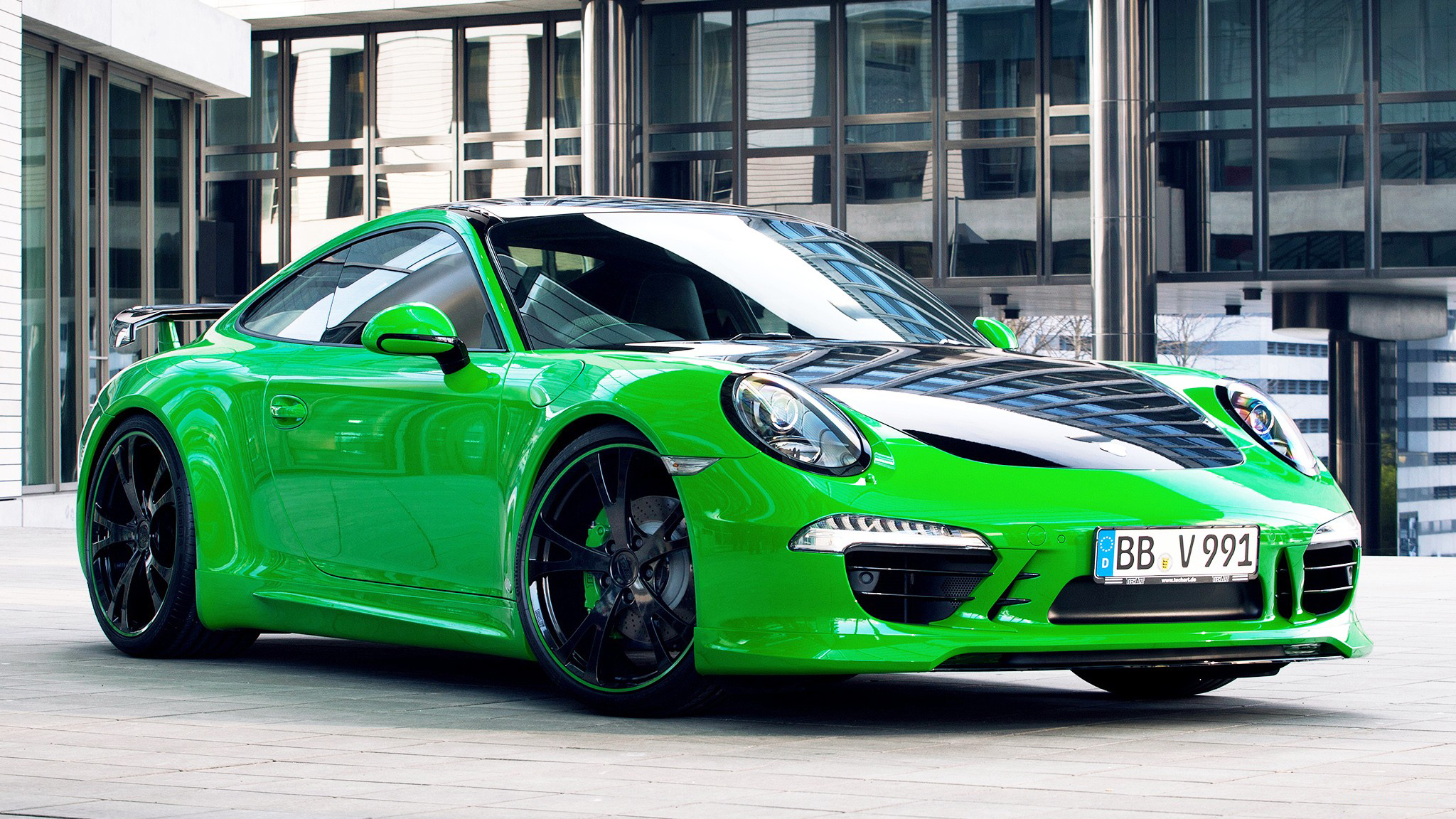 спортивный автомобиль зеленый porsche 911 carrera 4s бесплатно