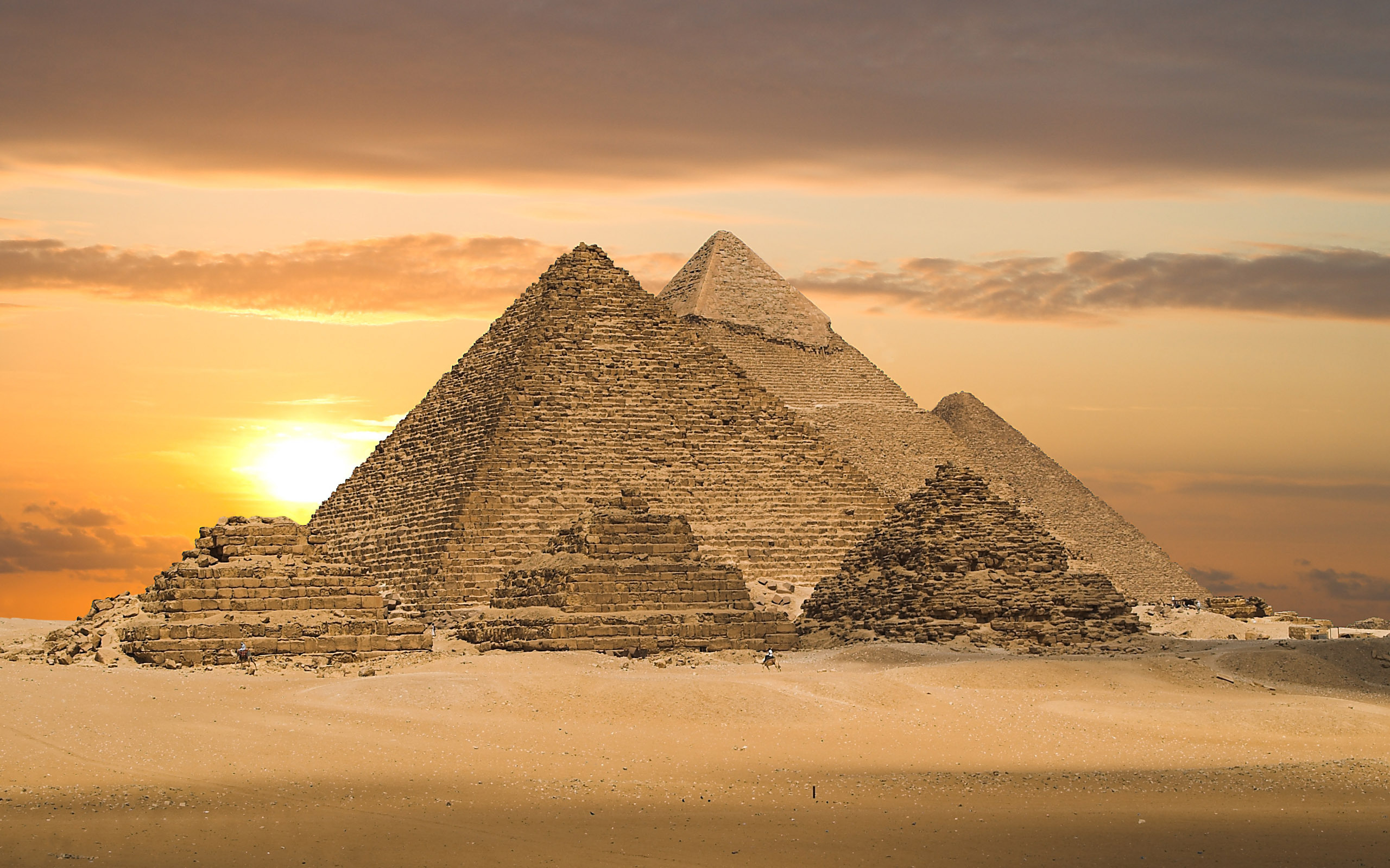 Wallpapers desert sand pyramids on the desktop