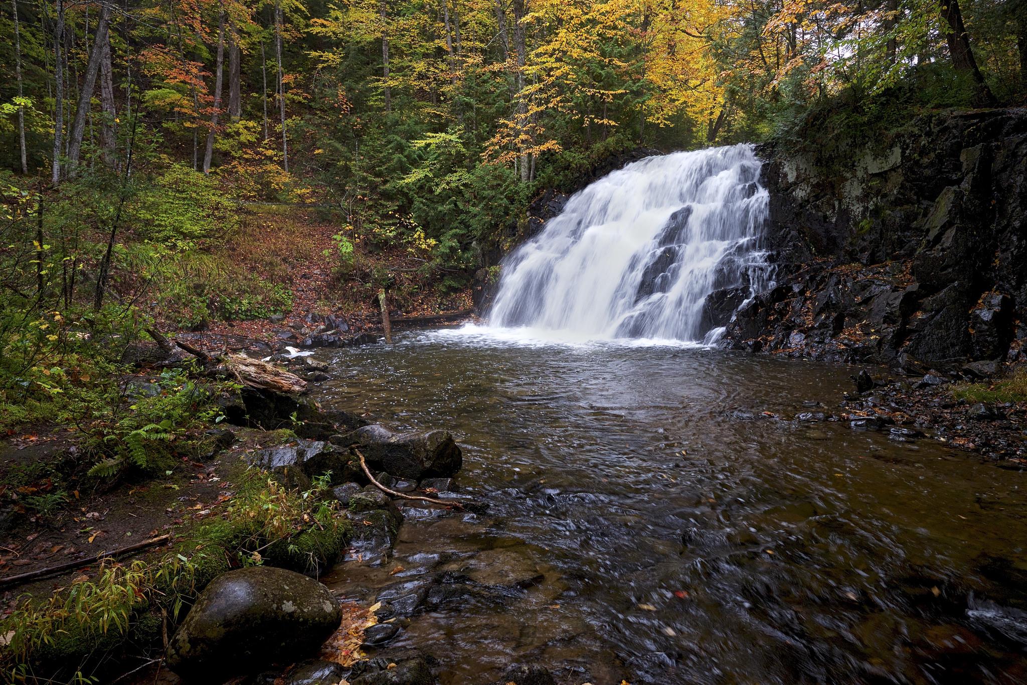 Фото бесплатно водопад в лесу, водопад, текущий