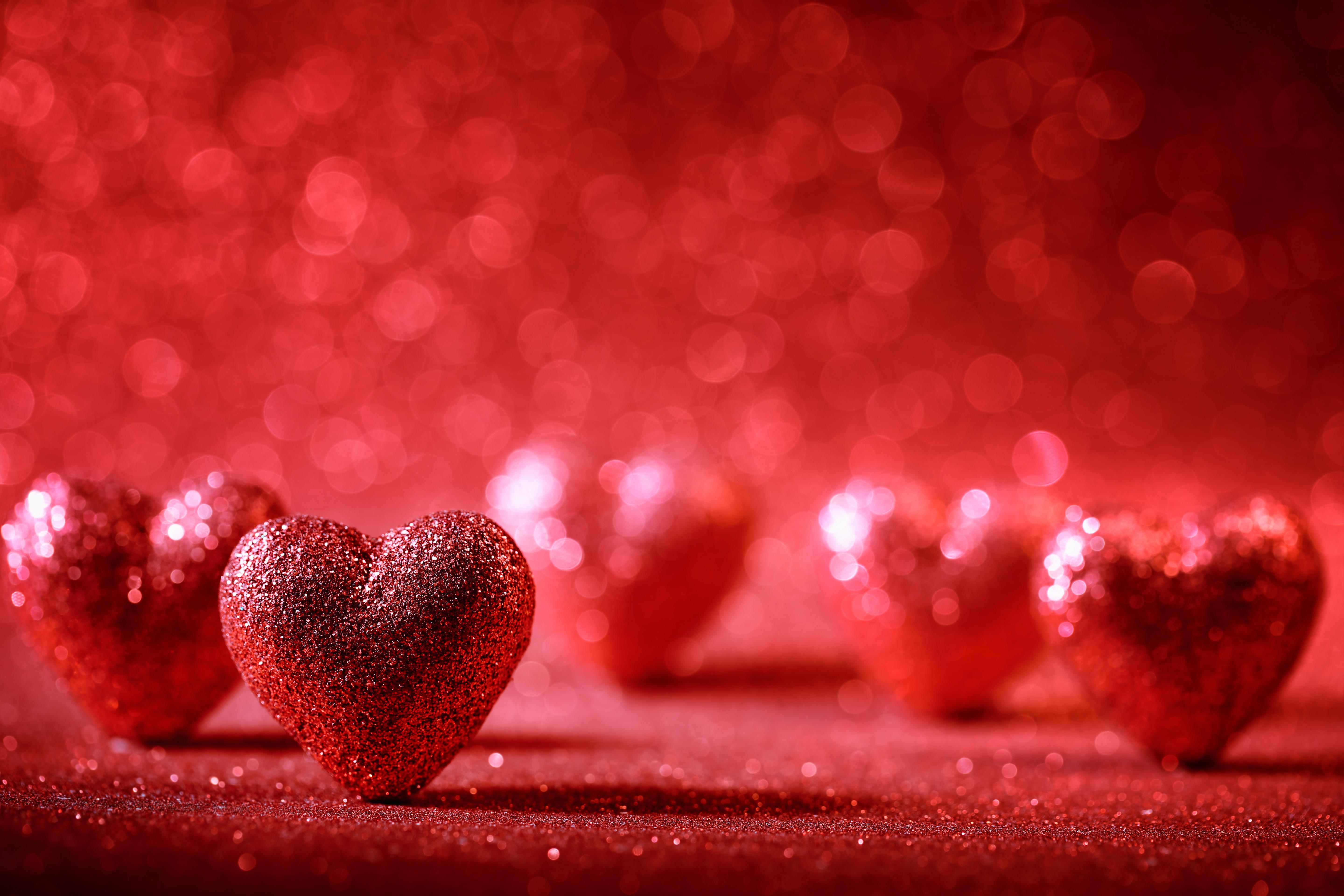Бесплатное фото Блестящие красные сердечки