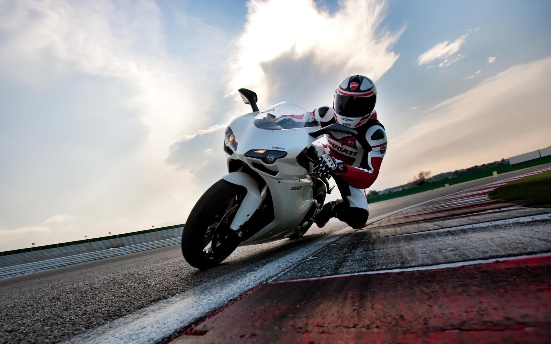 Wallpapers motorcycle racing track racer on the desktop