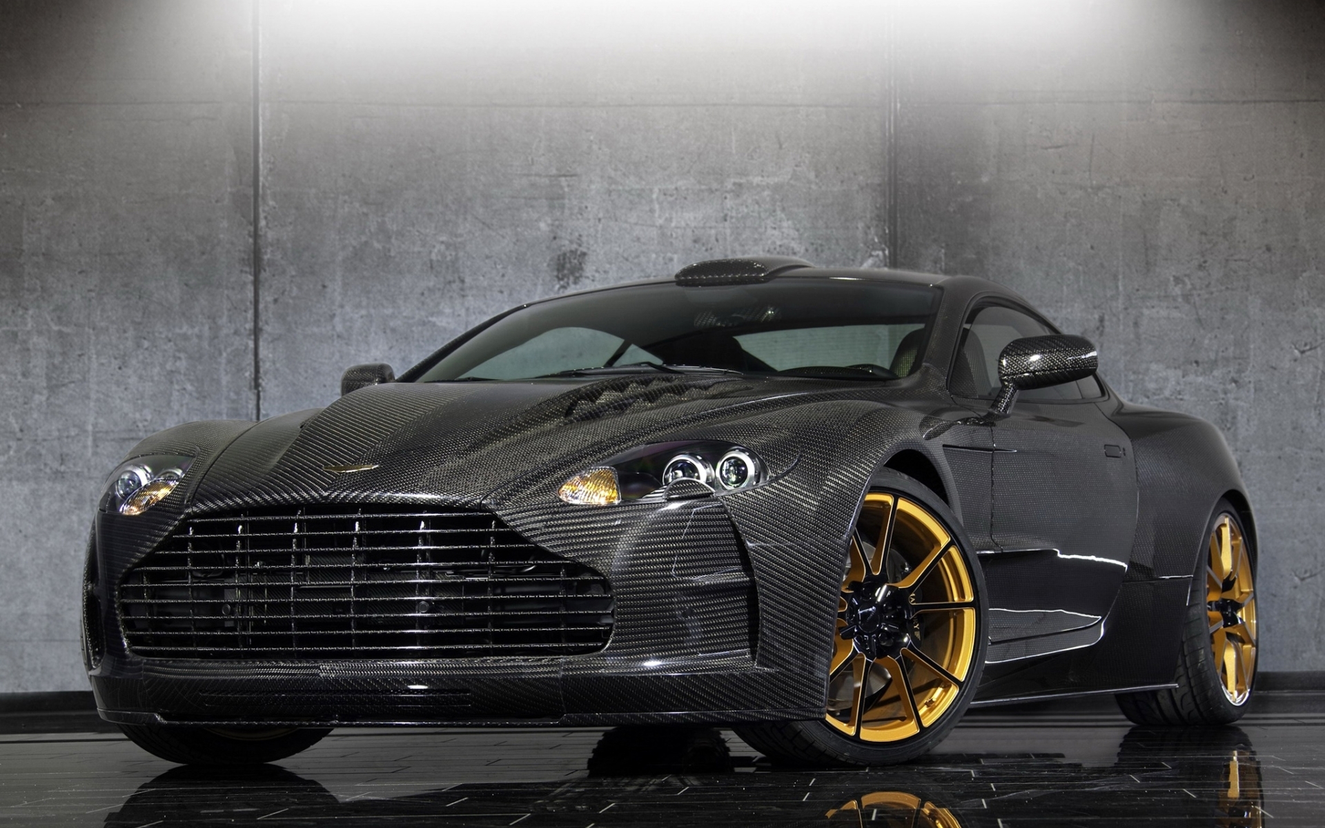 черный автомобиль Aston Martin загрузить