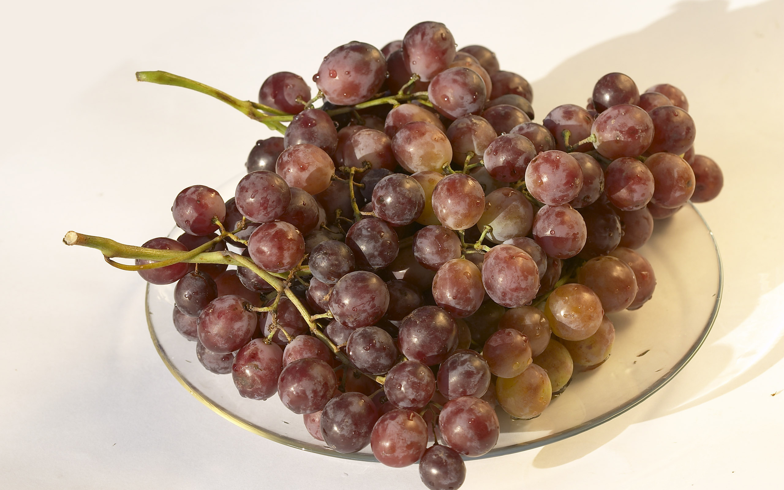 Wallpapers grapes bunch berry on the desktop