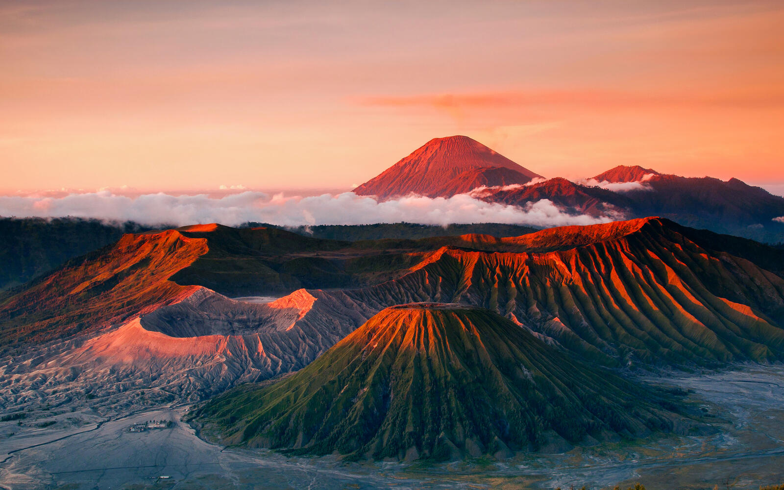 Wallpapers volcanoes extinct village on the desktop
