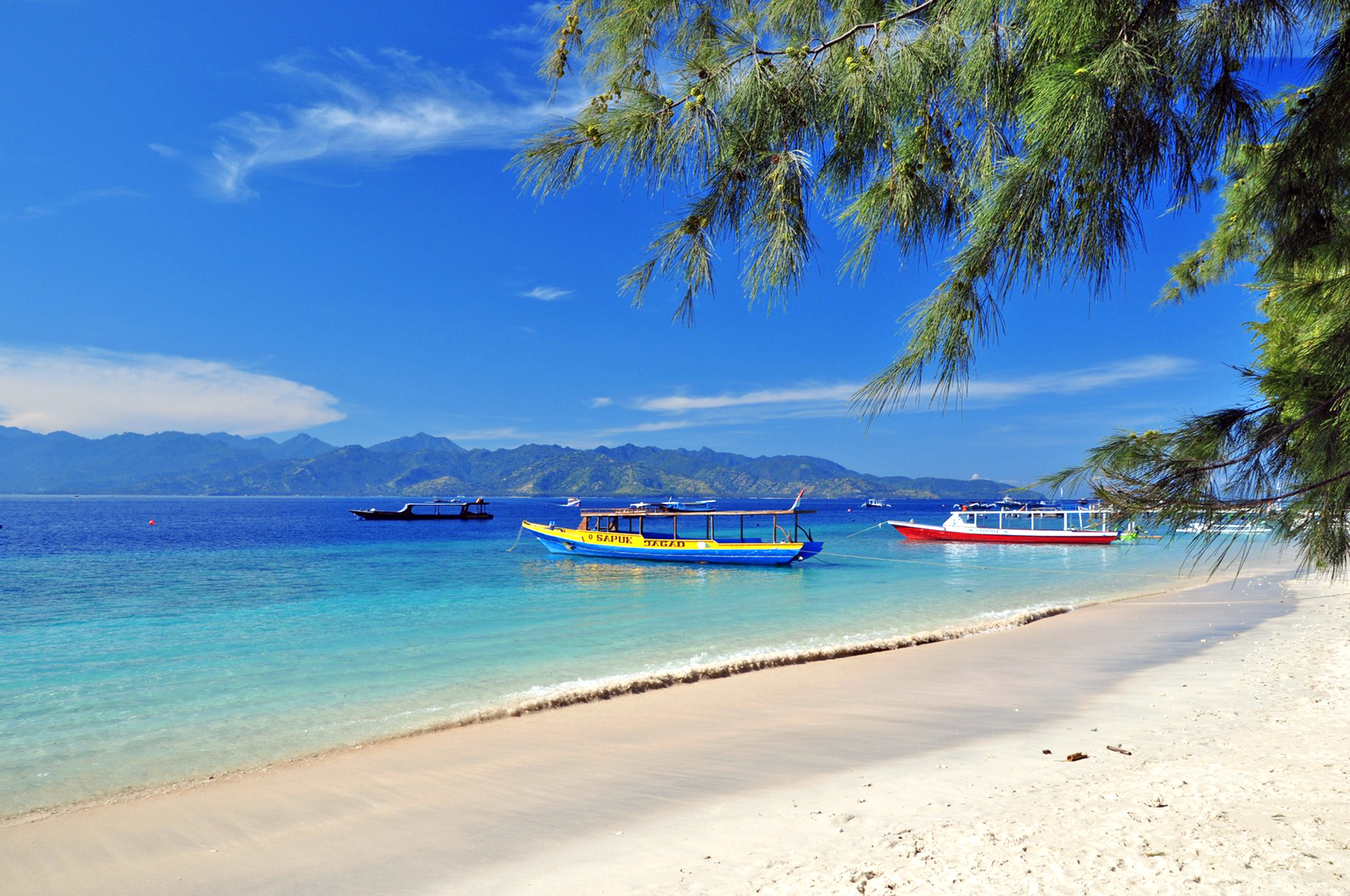 Фото бесплатно катер, лодки, песчаный пляж