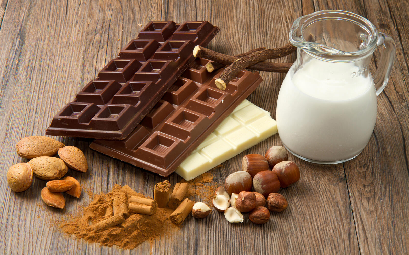 Бесплатное фото Плитки шоколада с молоком