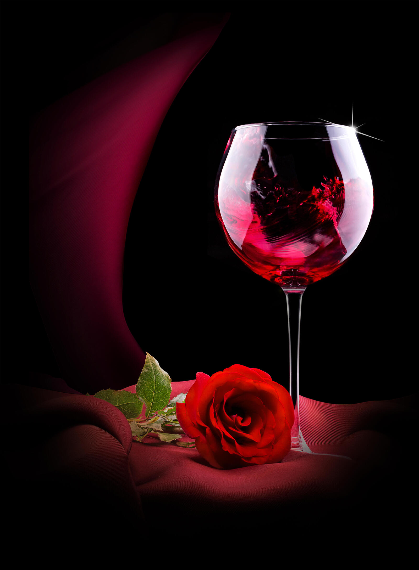 桌面上的壁纸浪漫 玻璃杯 葡萄酒
