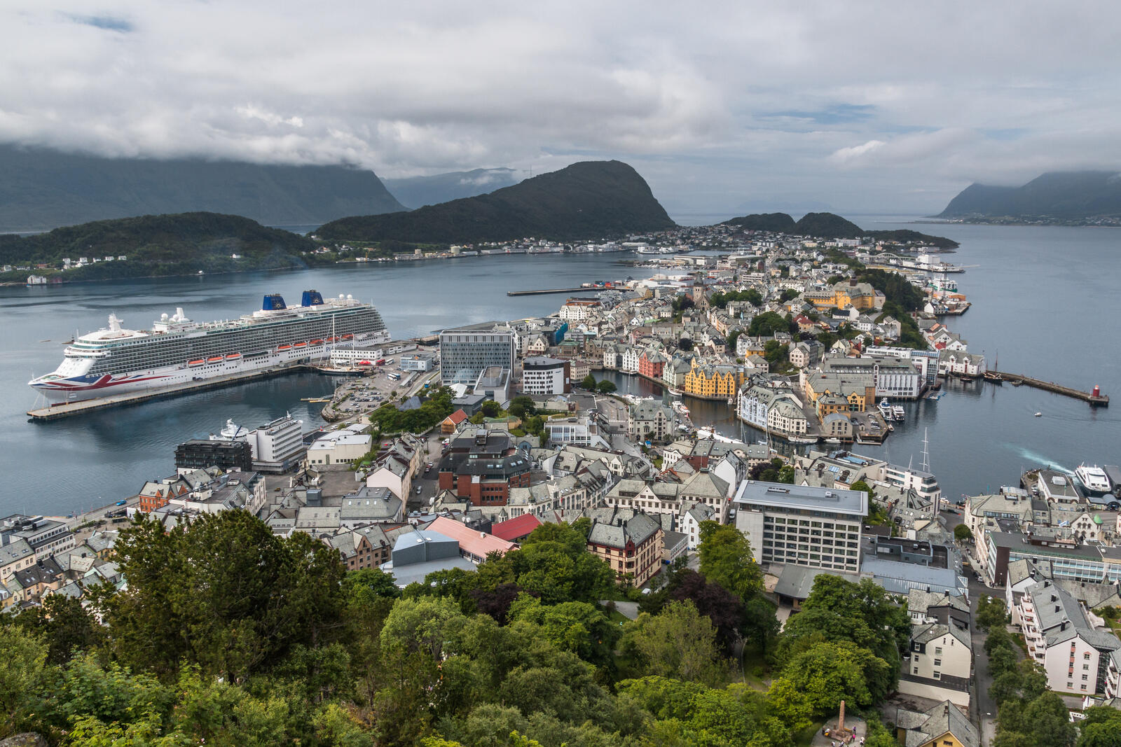 Обои Алесунд Норвегия город на рабочий стол