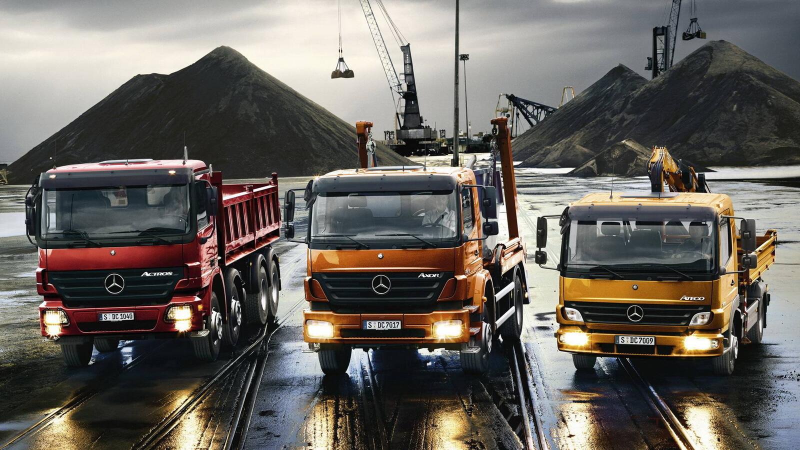 Обои стройка грузовики Mercedes-Benz на рабочий стол