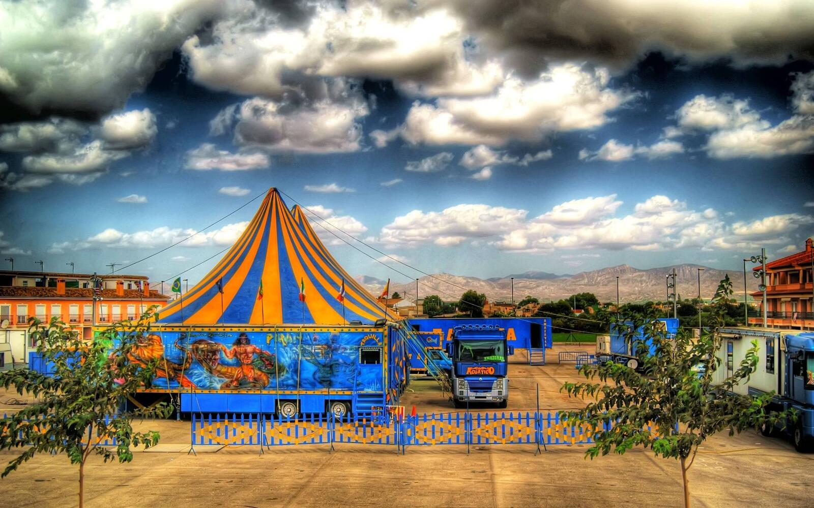Wallpapers Arriving circus truck trailers on the desktop