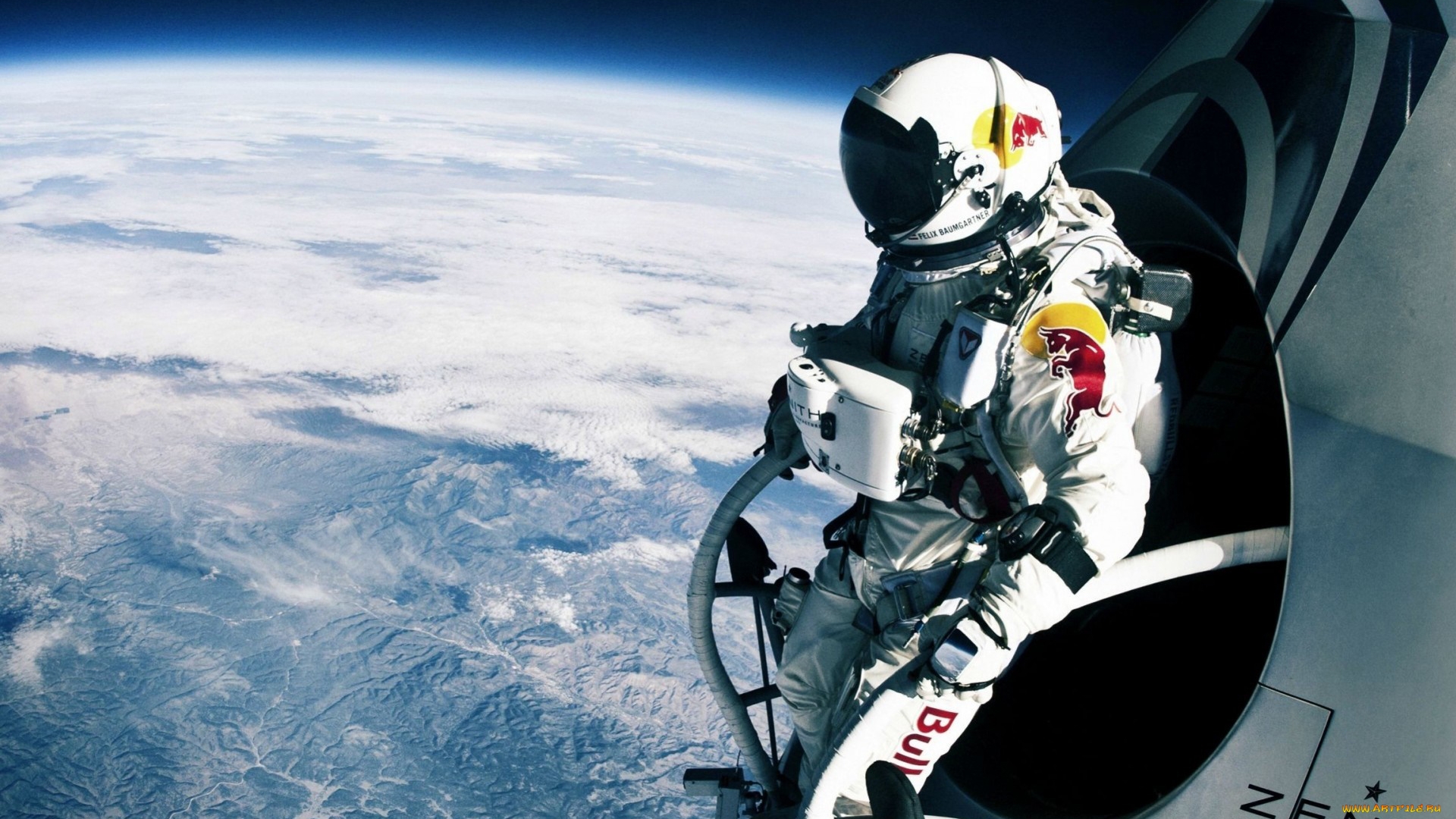 Wallpapers astronaut space suit flies on the desktop