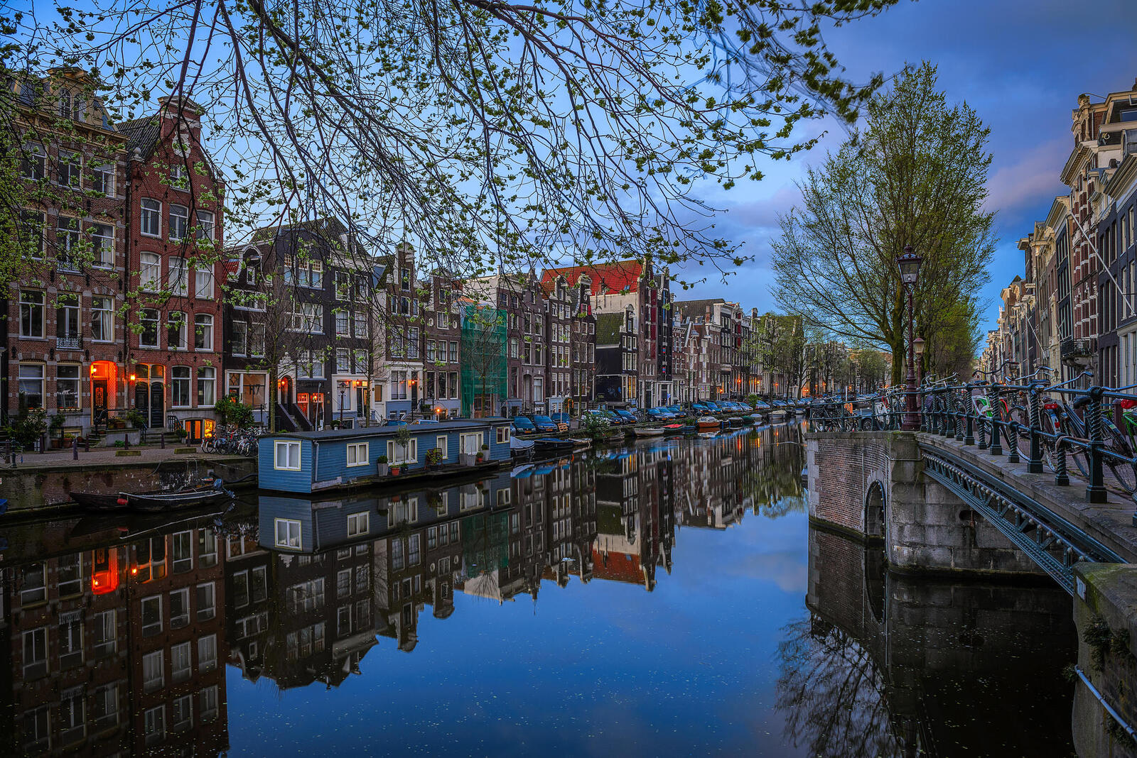 Обои Амстердам вечер Нидерланды на рабочий стол