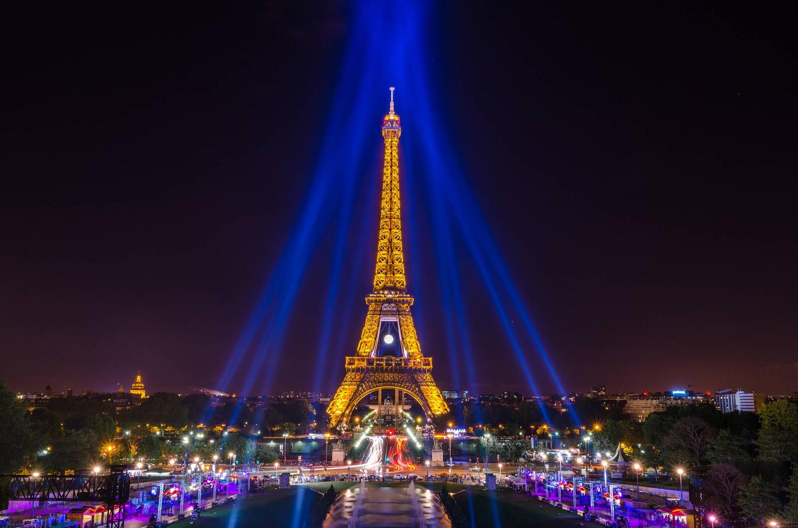 Wallpapers night city the landmark Eiffel Tower on the desktop