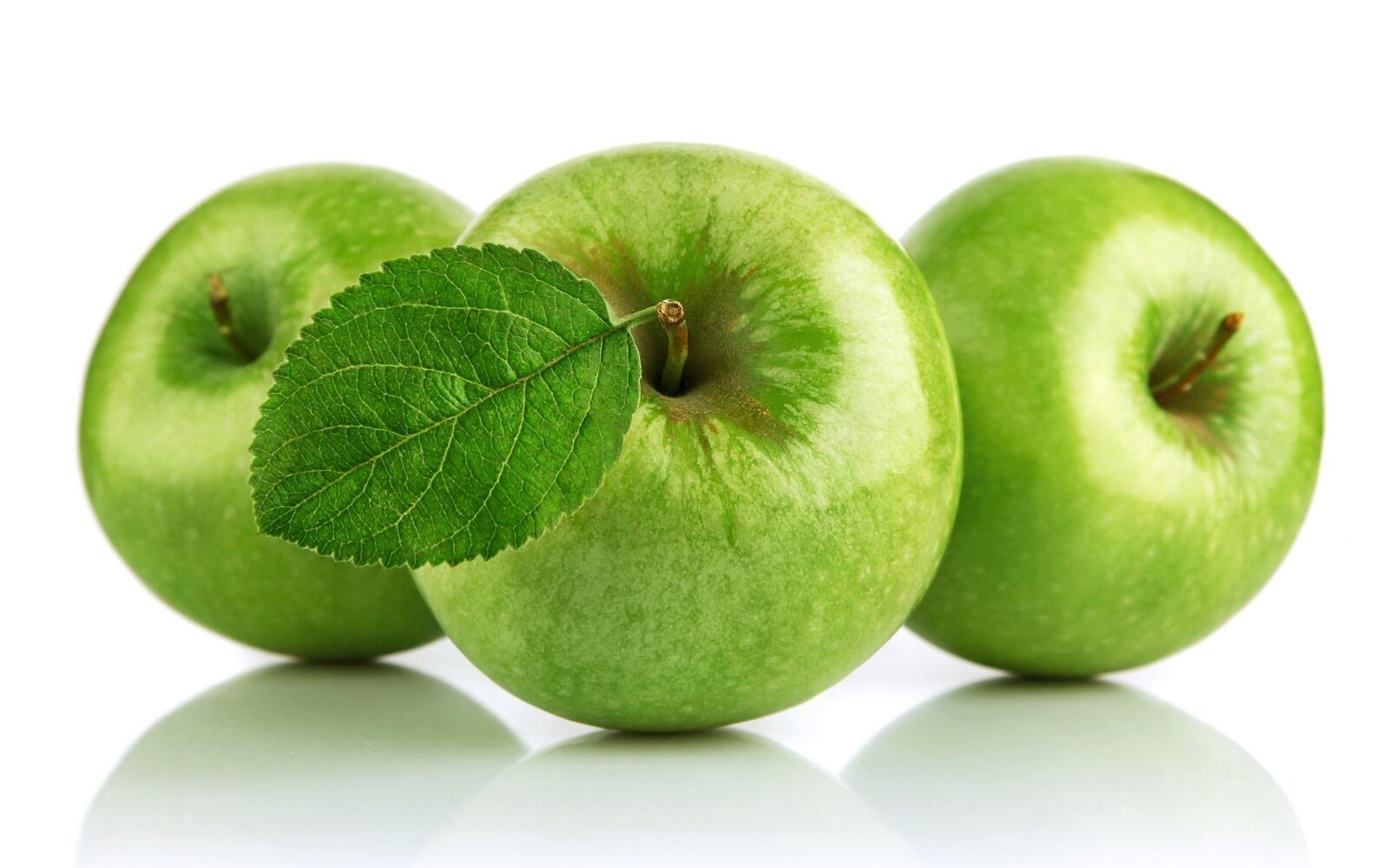 Обои зеленые яблоки листок на рабочий стол