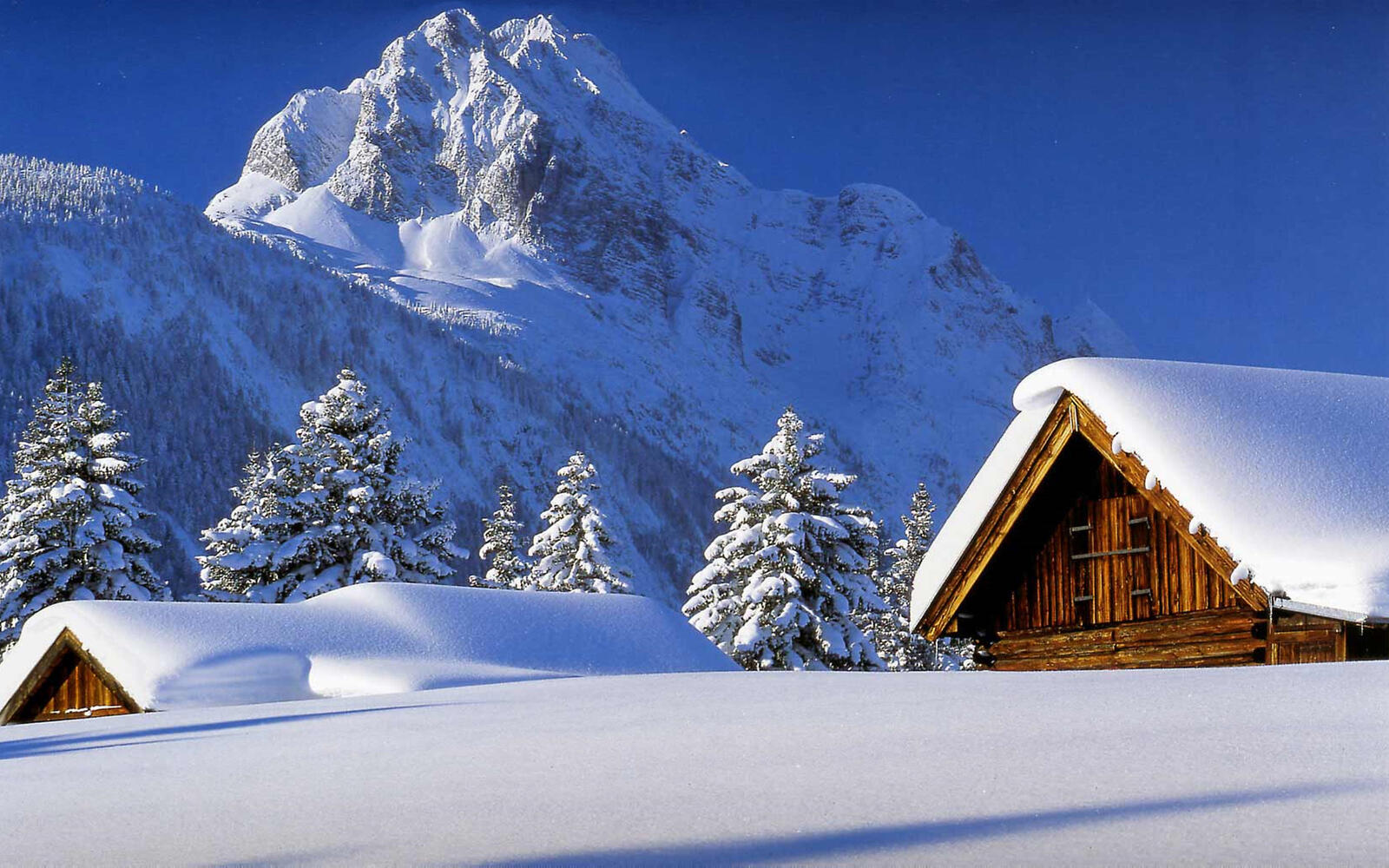 Обои домики загородные в снегу на рабочий стол