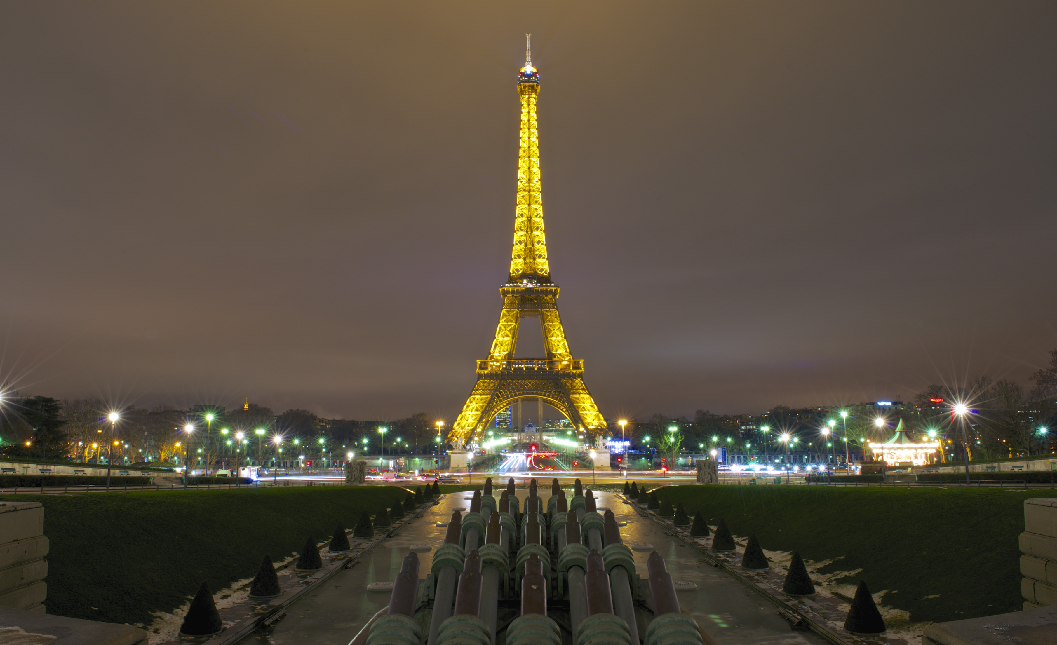 桌面上的壁纸晚上 巴黎 埃菲尔铁塔