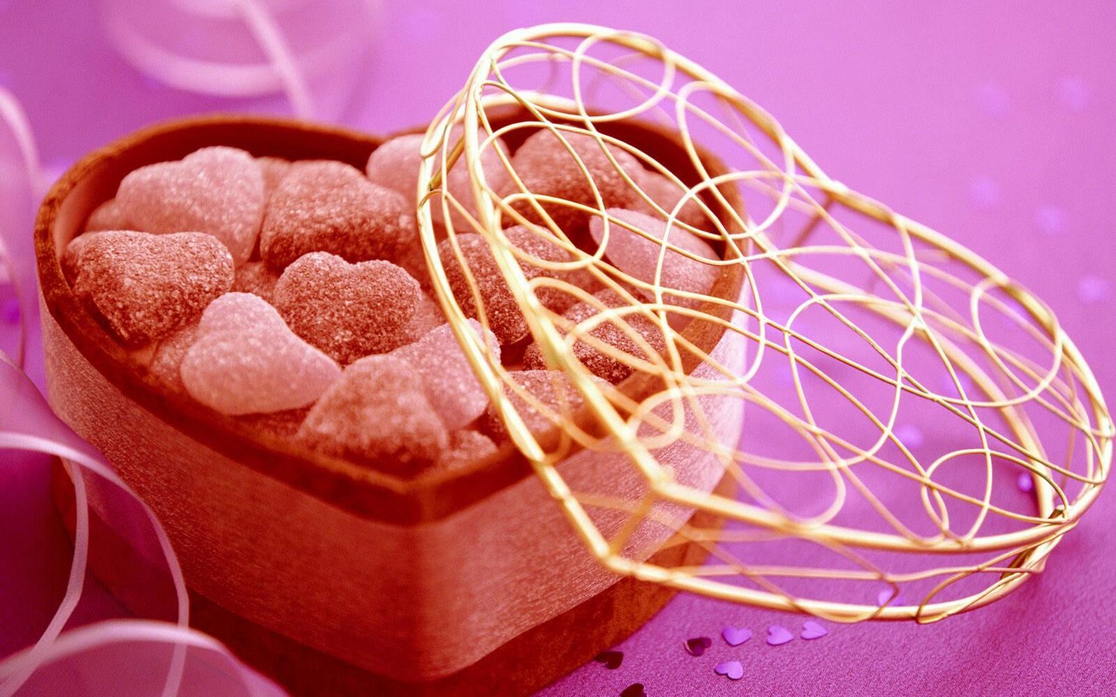 Обои конфеты сердечки коробка на рабочий стол