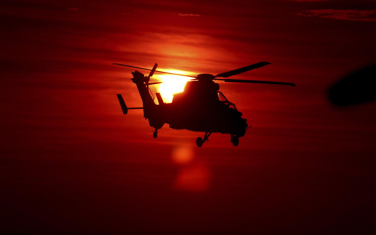 Обои вертолет закат солнце на рабочий стол