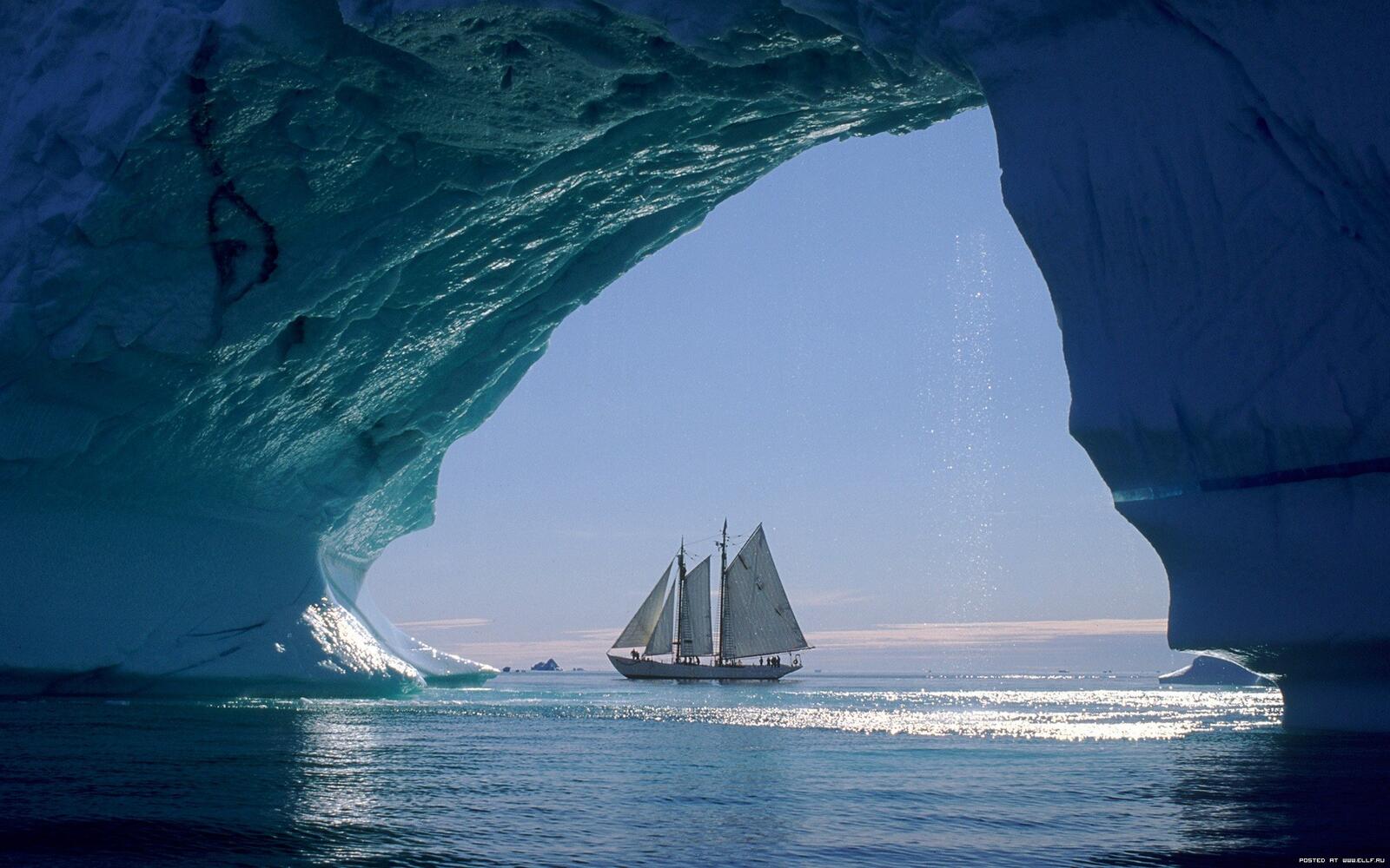 Wallpapers ice ship water on the desktop