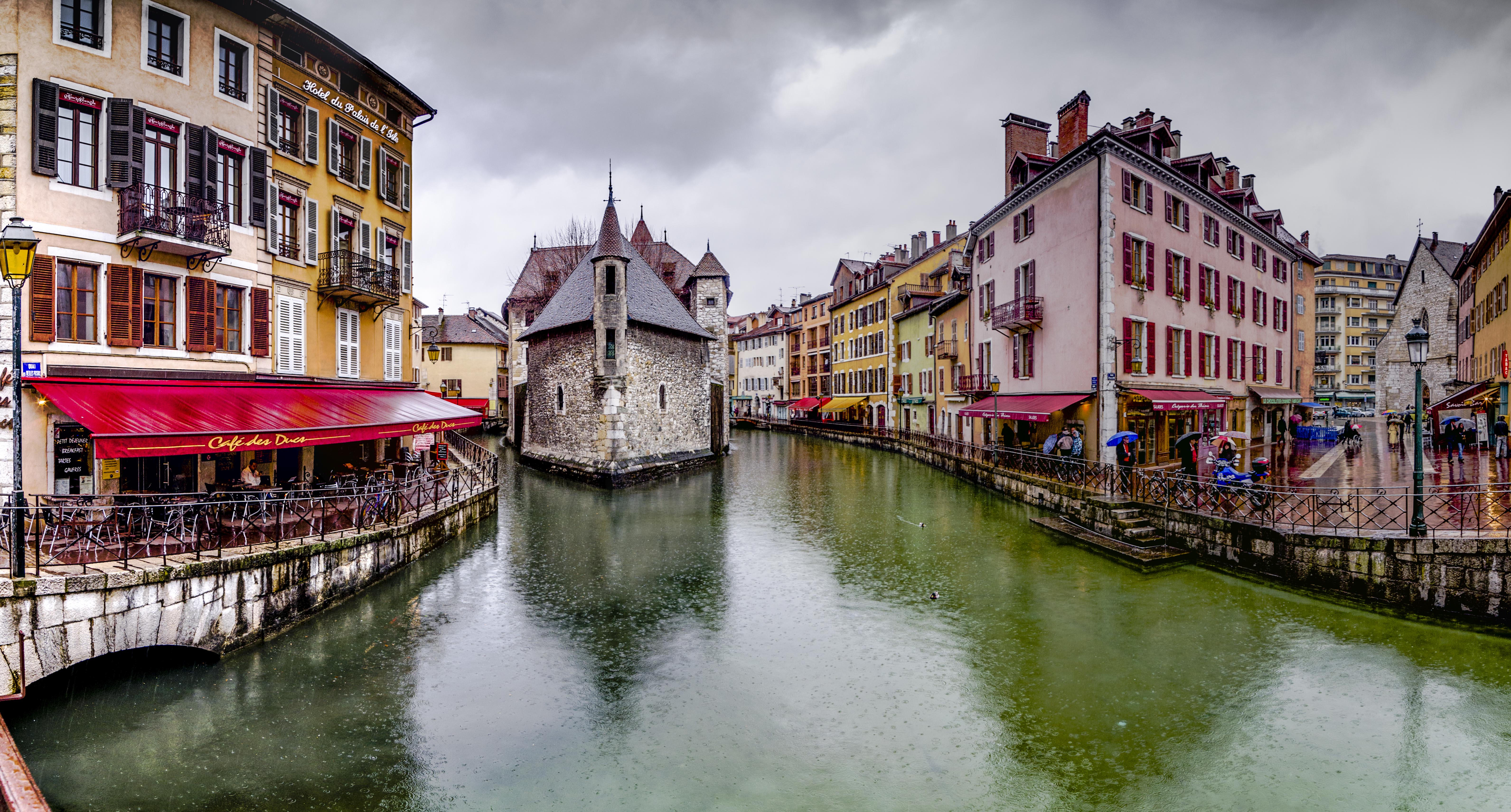 Wallpapers Annecy city canal on the desktop