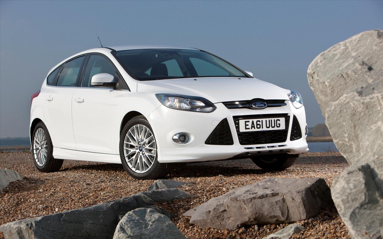 Wallpapers ford focus white on the desktop