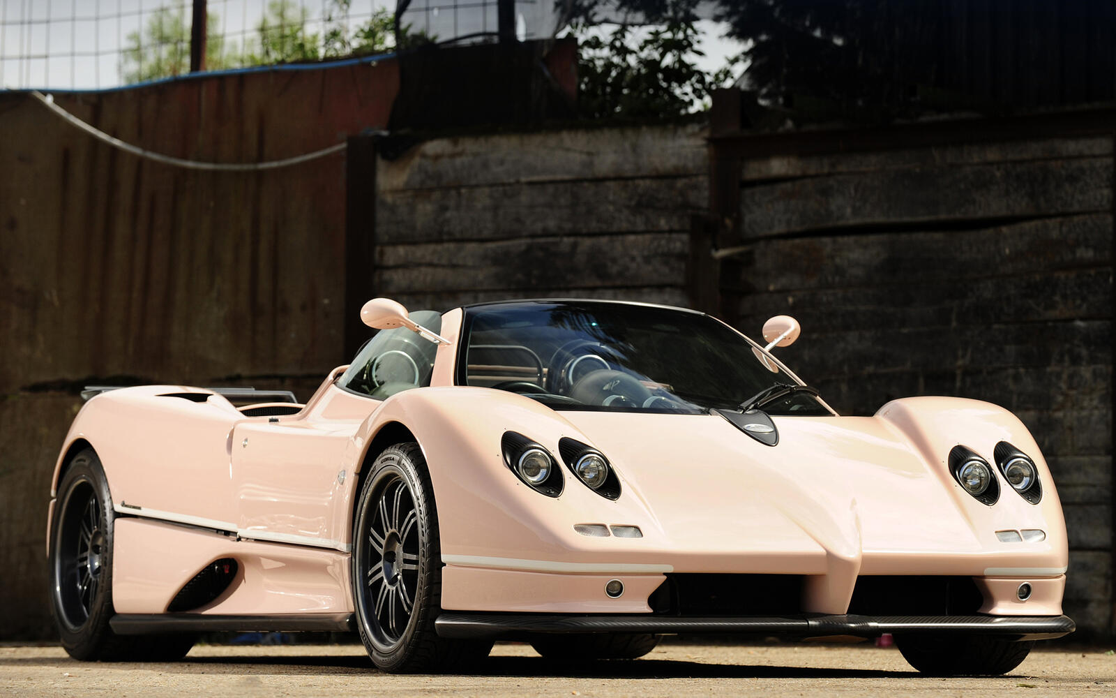 Wallpapers pagani super road on the desktop