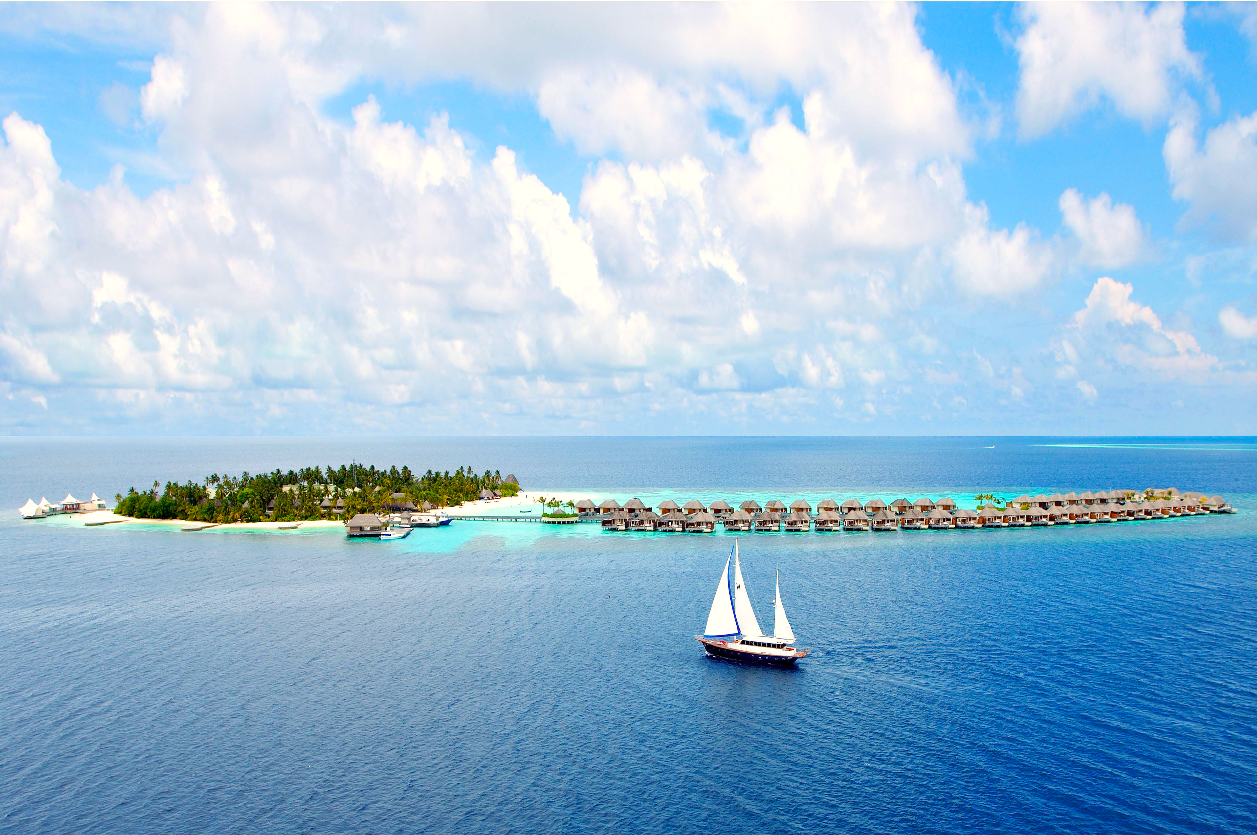 Обои пейзаж белые паруса Мальдивы на рабочий стол