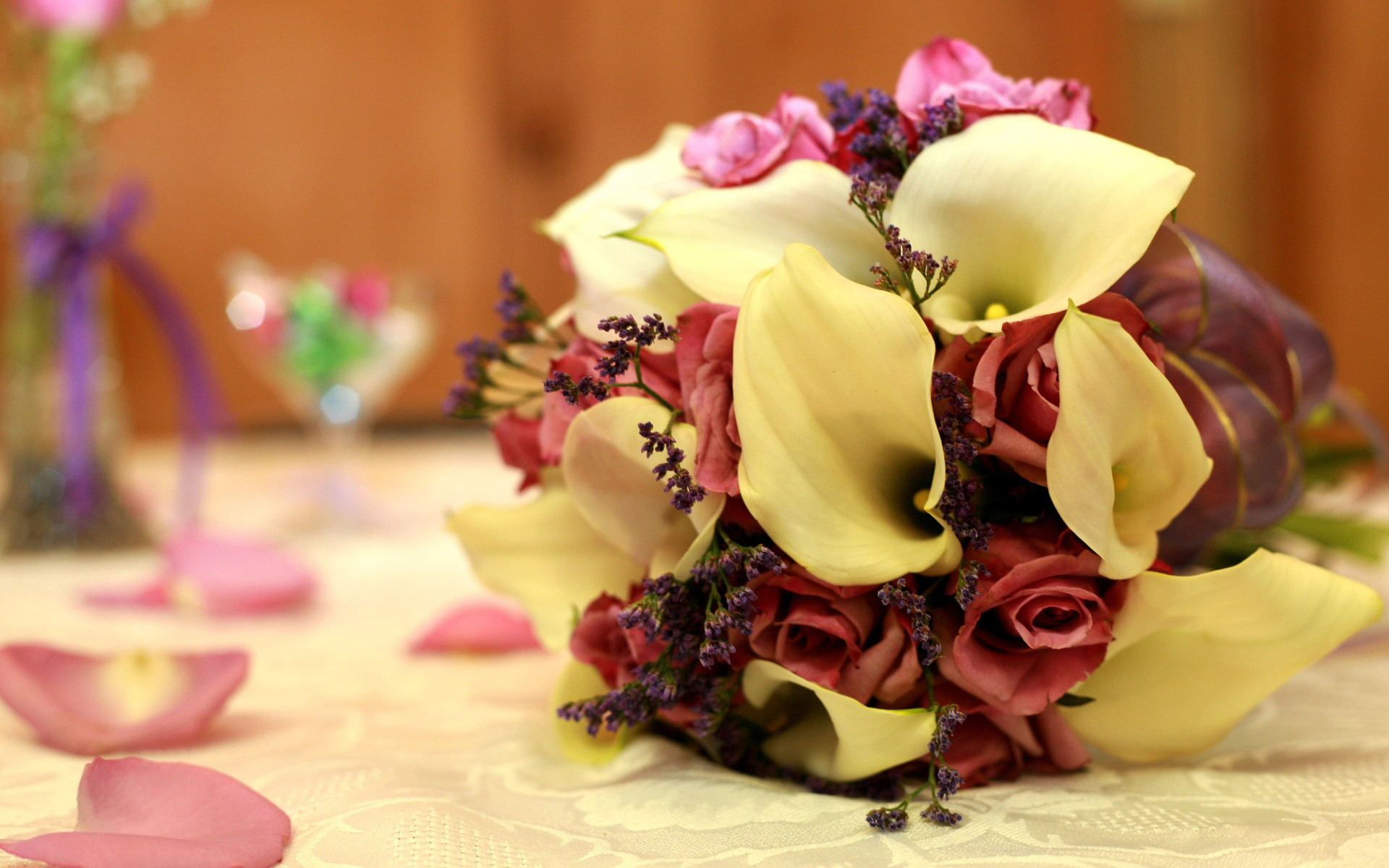 桌面上的壁纸花束 玫瑰 花瓣
