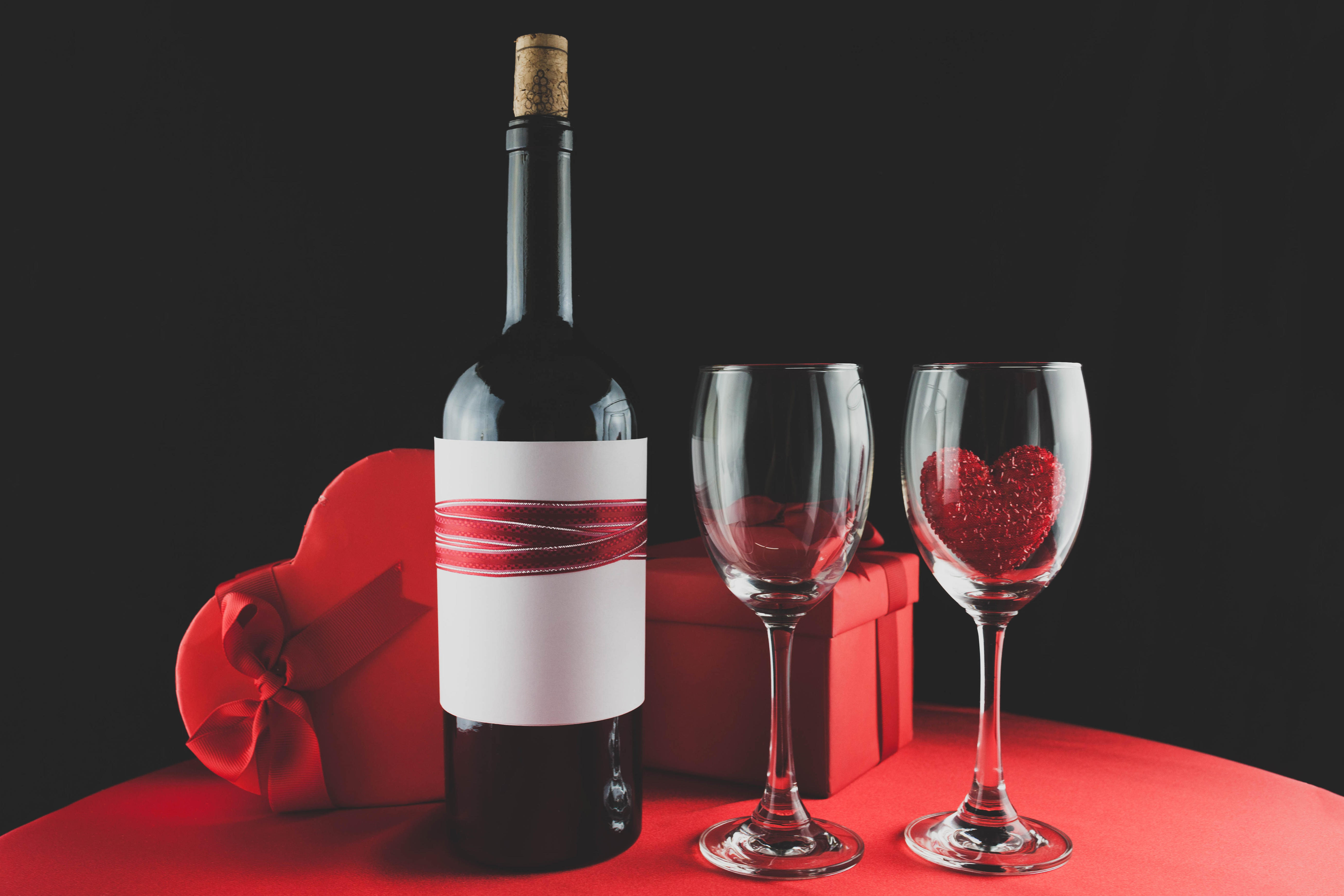 Бесплатное фото Красное вино на день святого валентина