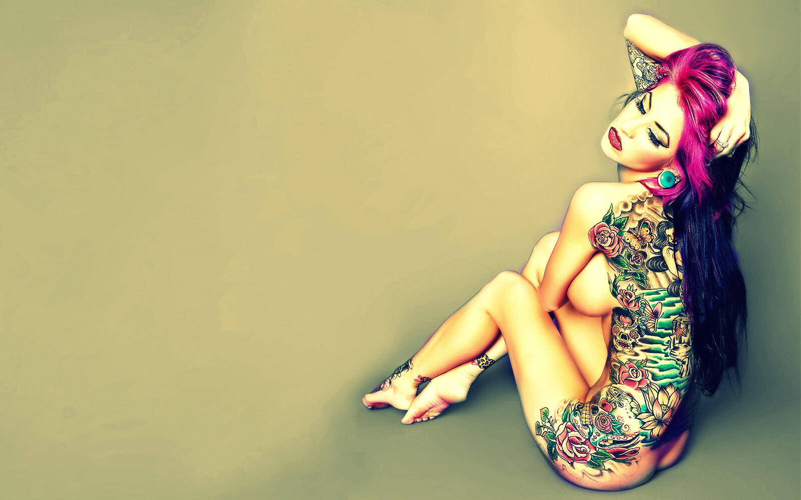 Wallpapers babes tattoo model on the desktop