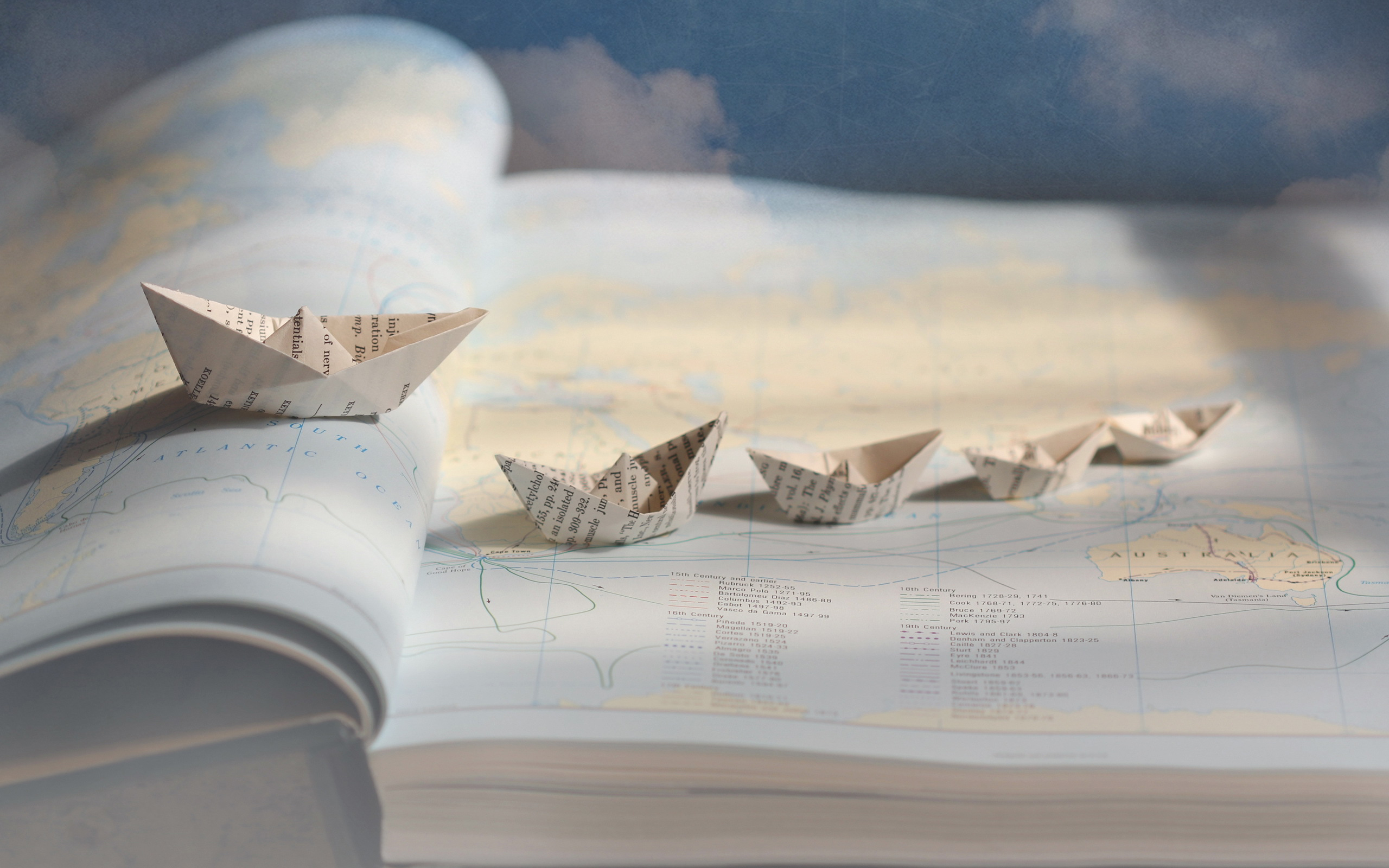 Wallpapers ships book map on the desktop