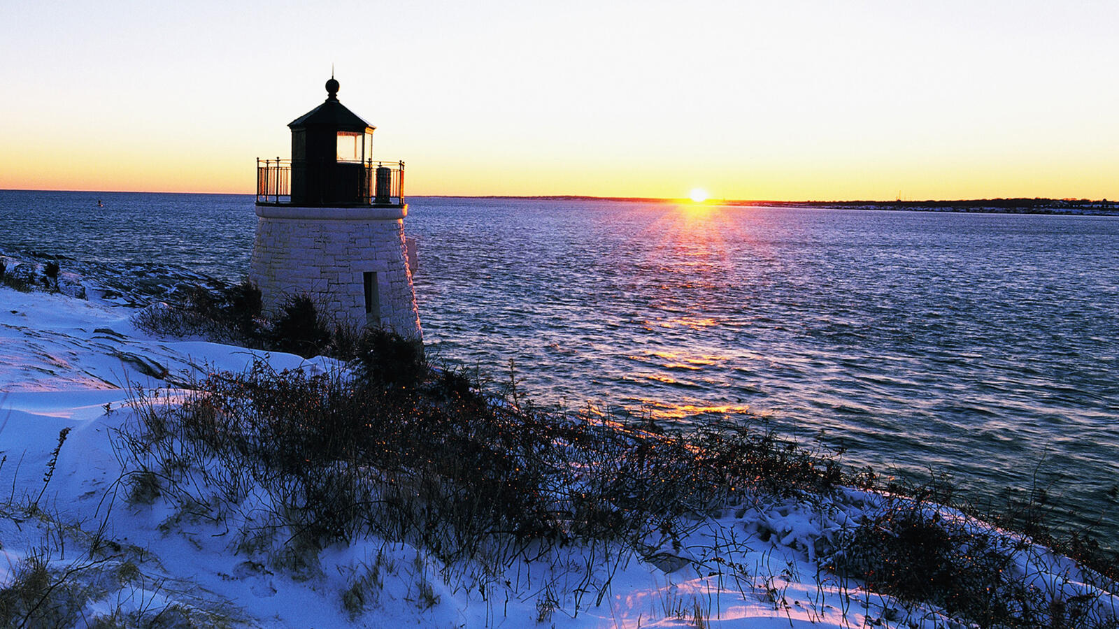 Wallpapers winter lighthouse snow on the desktop