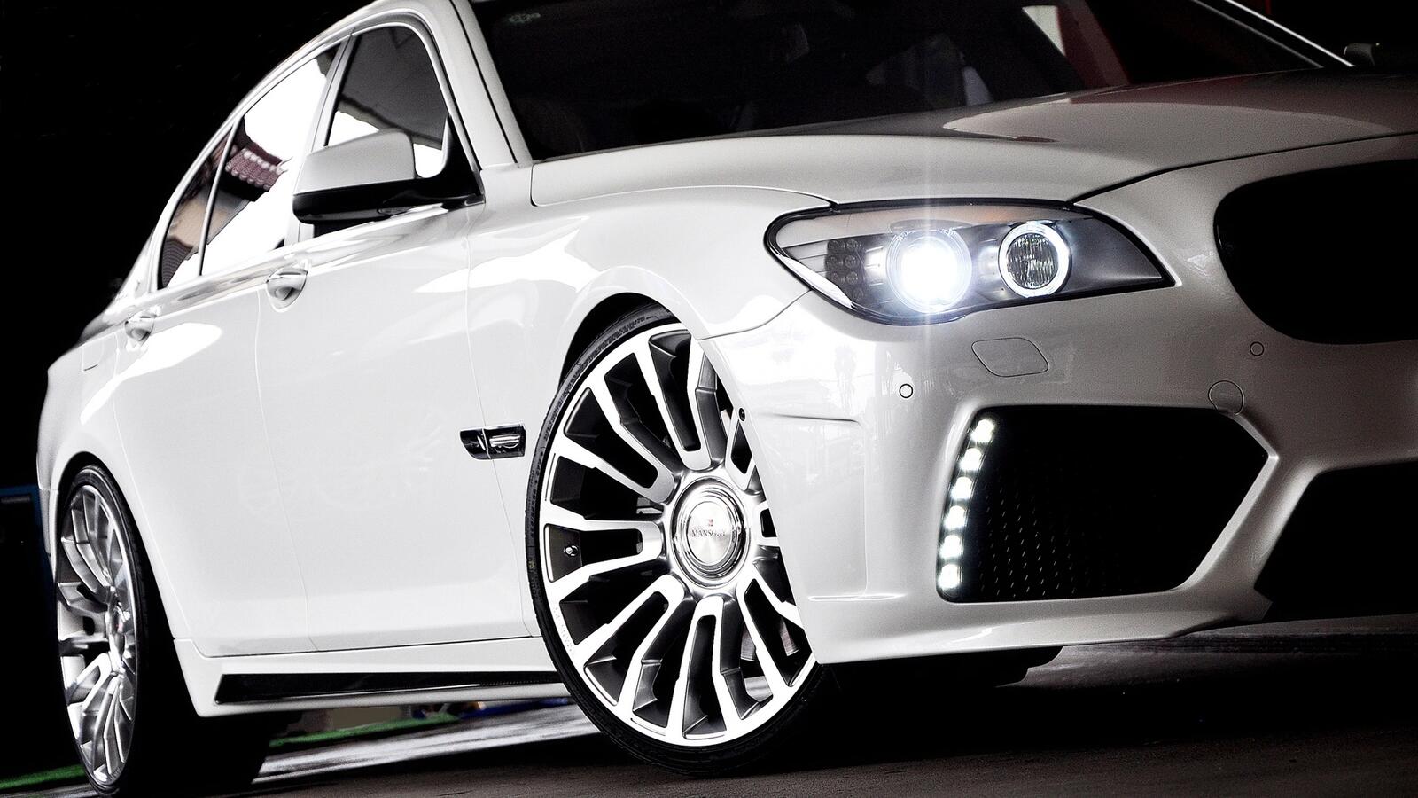 Wallpapers bmw white headlights on the desktop